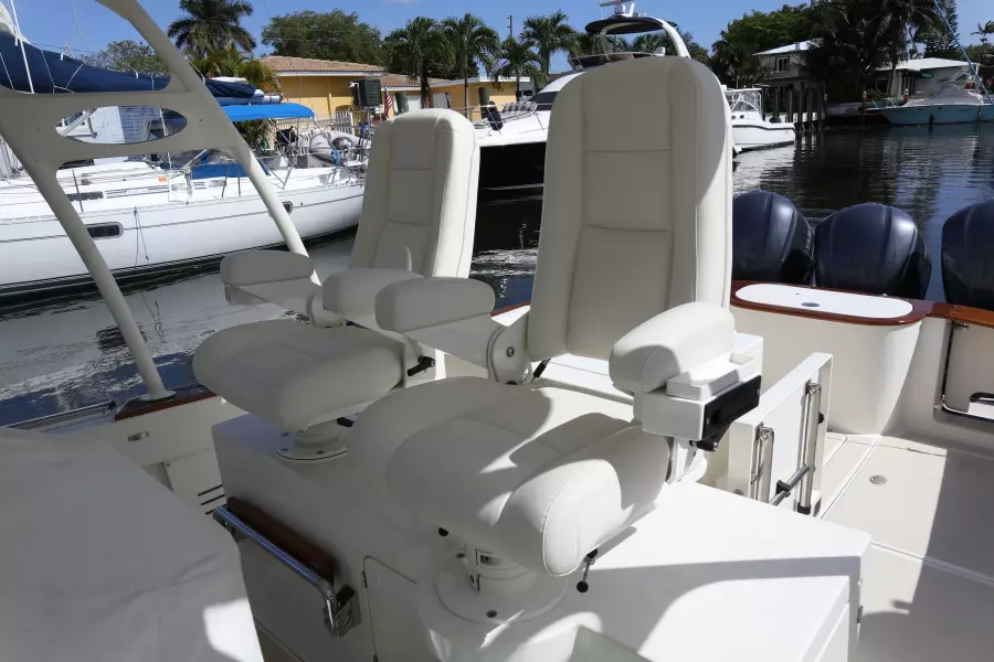 Marlow 37 - MI-DI - Helm Seating