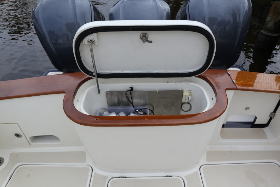 Marlow 37 - MI-DI - Cockpit Storage