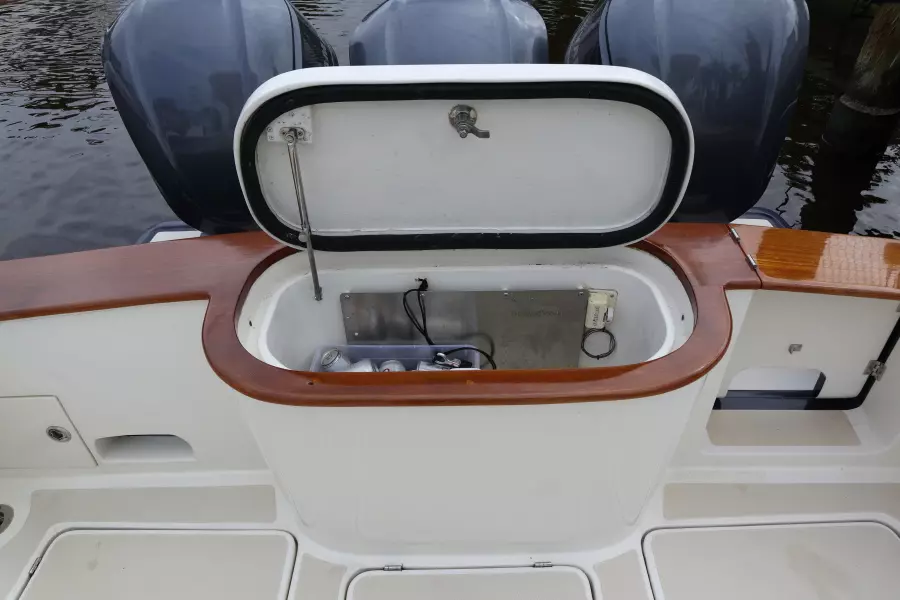 Marlow 37 - MI-DI - Cockpit Storage