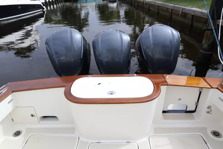 Marlow 37 - MI-DI - Cockpit Storage