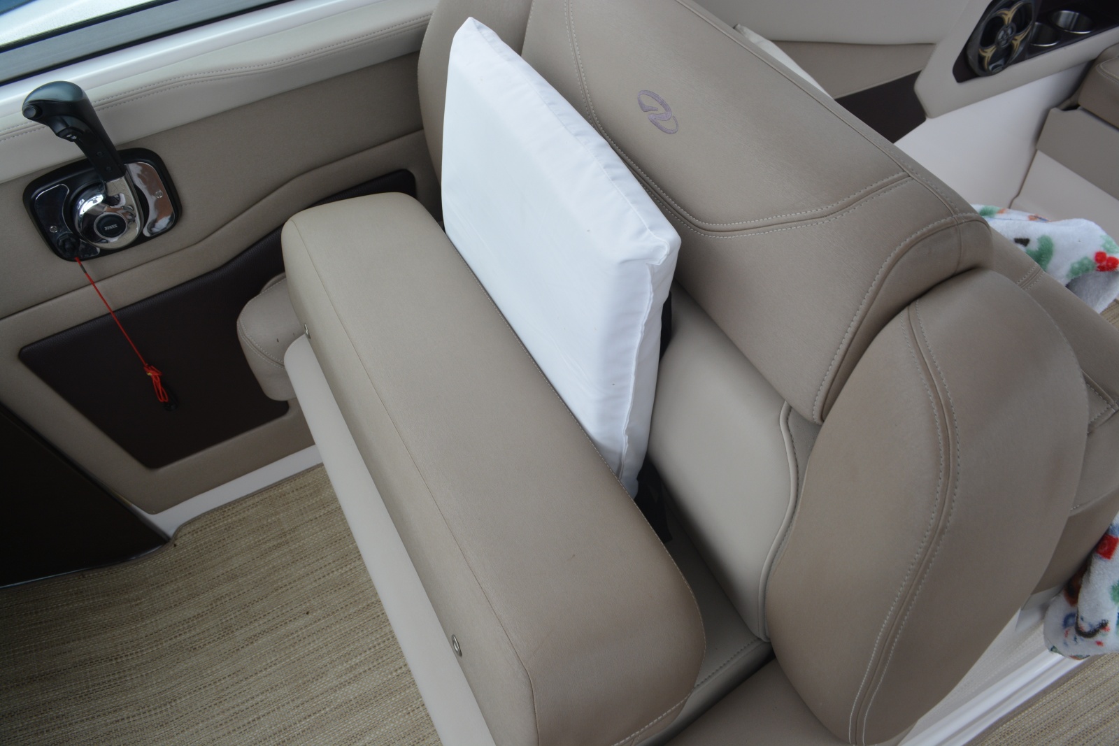 2014 Regal 28 Express