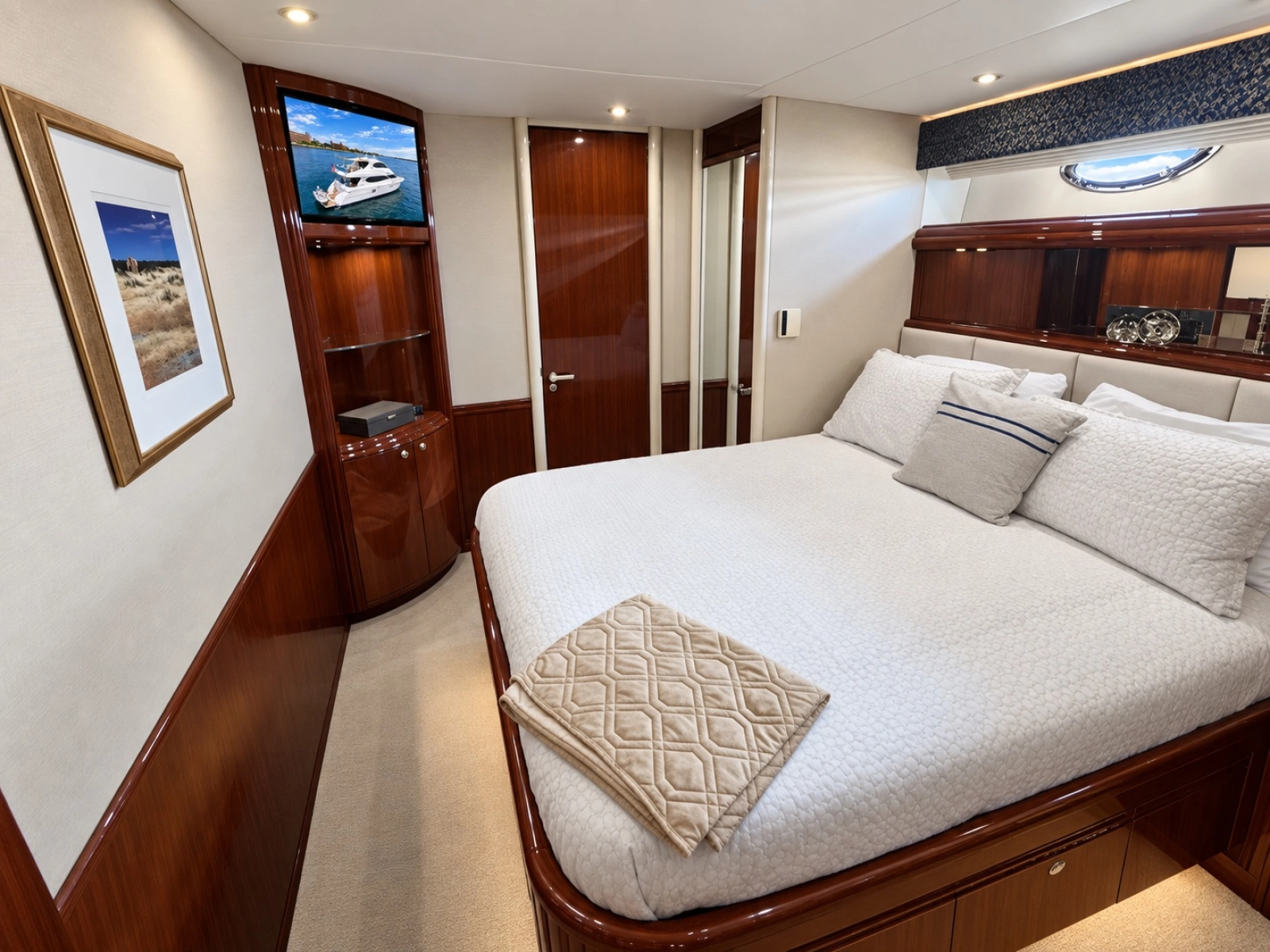 2002 Lazzara Yachts 80 Skylounge