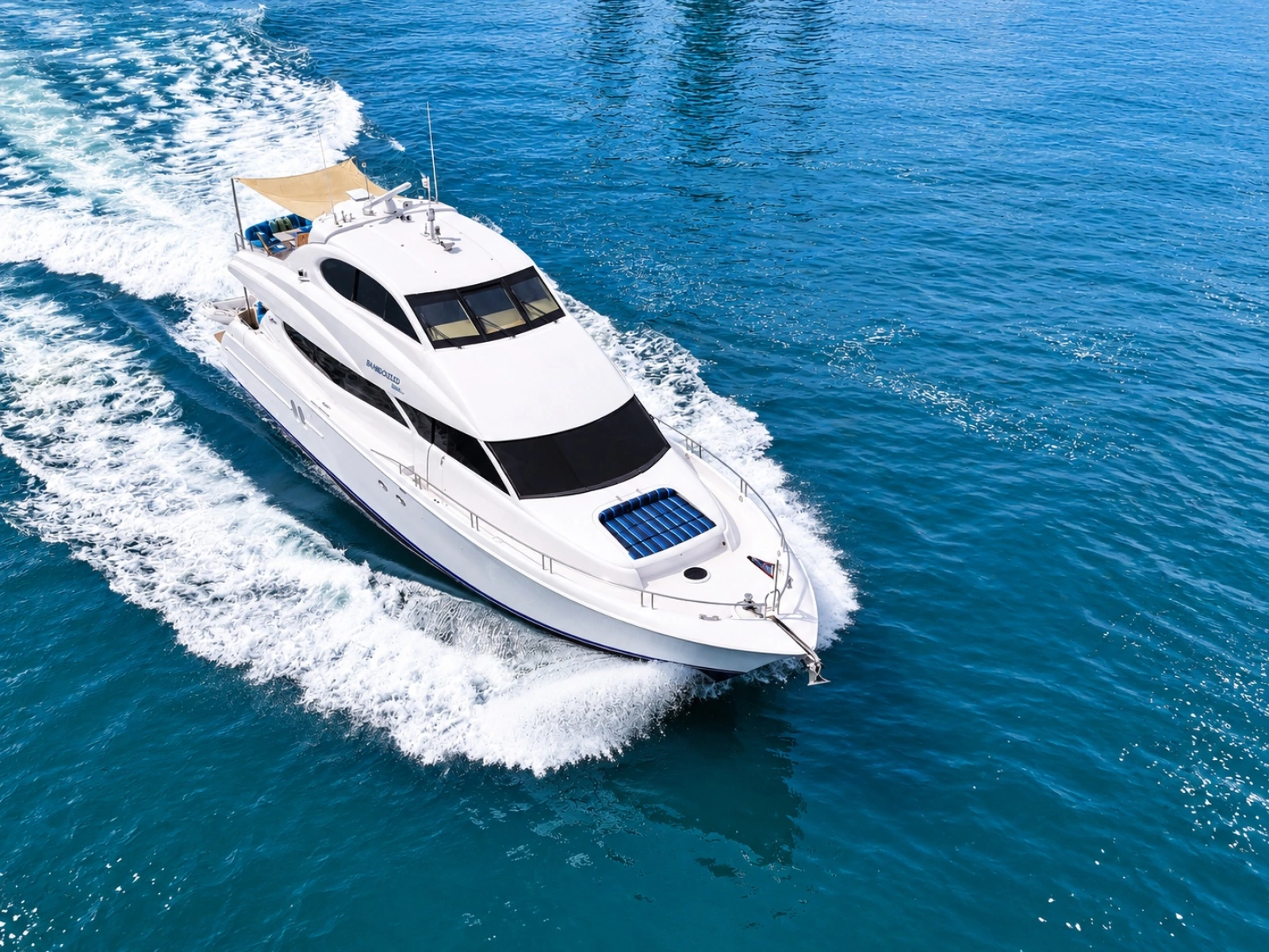 2002 Lazzara Yachts 80 Skylounge