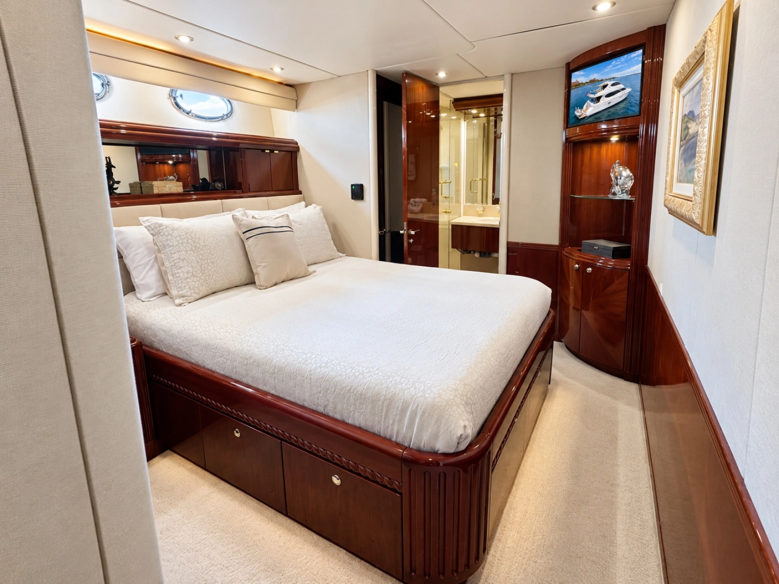 2002 Lazzara Yachts 80 Skylounge