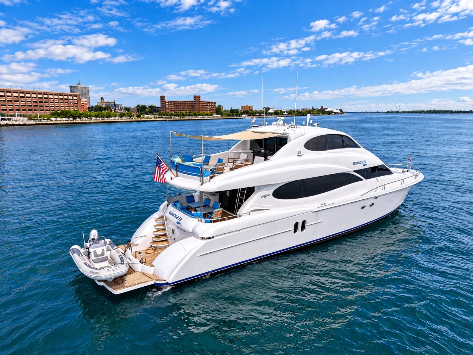 2002 Lazzara Yachts 80 Skylounge
