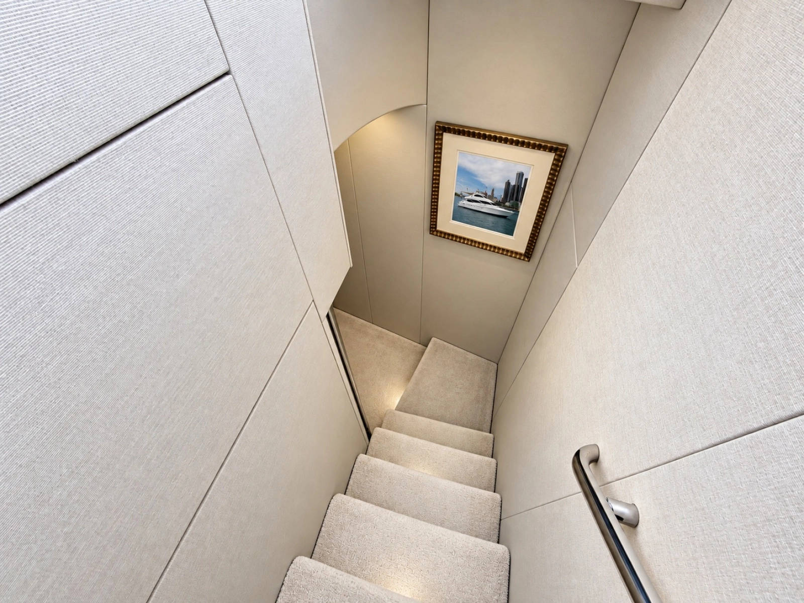 2002 Lazzara Yachts 80 Skylounge