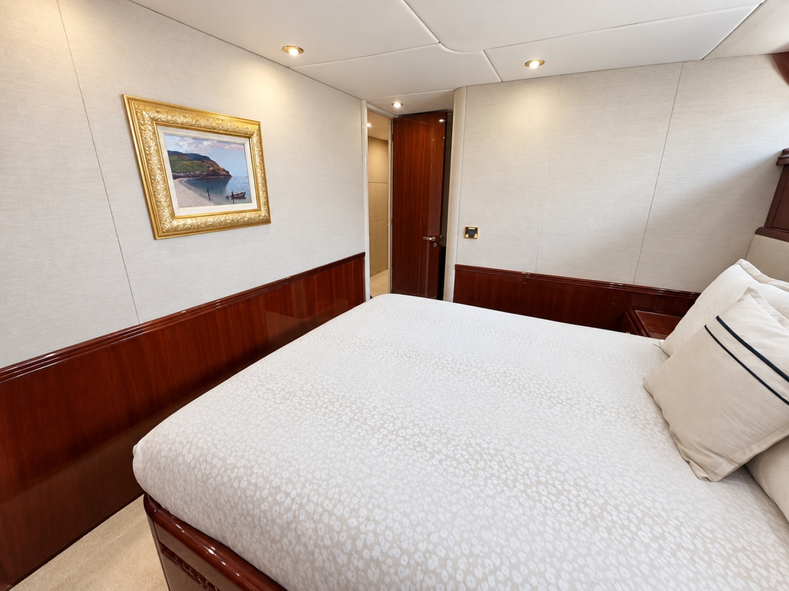 2002 Lazzara Yachts 80 Skylounge