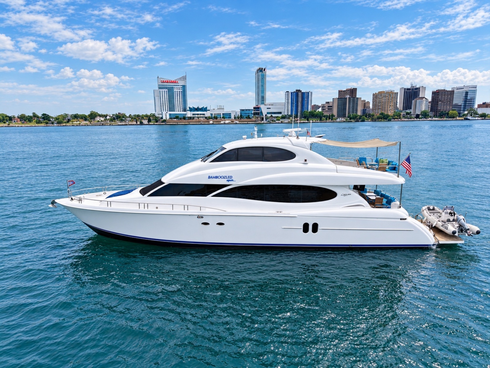 2002 Lazzara Yachts 80 Skylounge