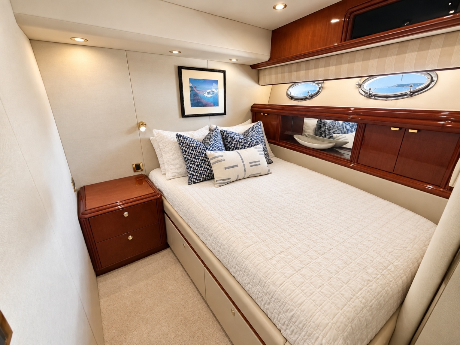 2002 Lazzara Yachts 80 Skylounge