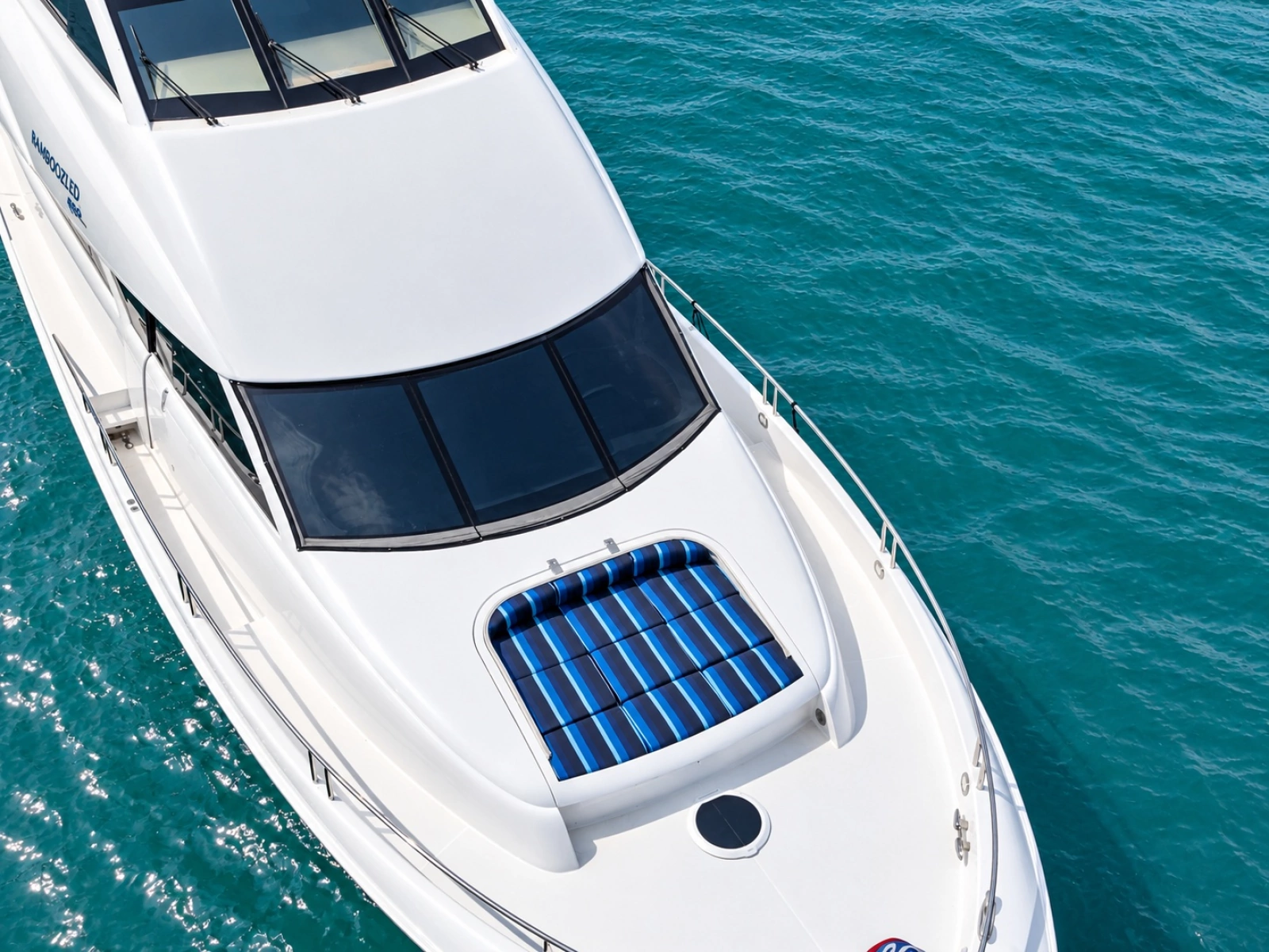 2002 Lazzara Yachts 80 Skylounge