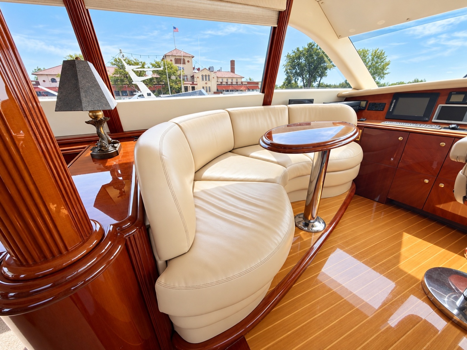 2002 Lazzara Yachts 80 Skylounge