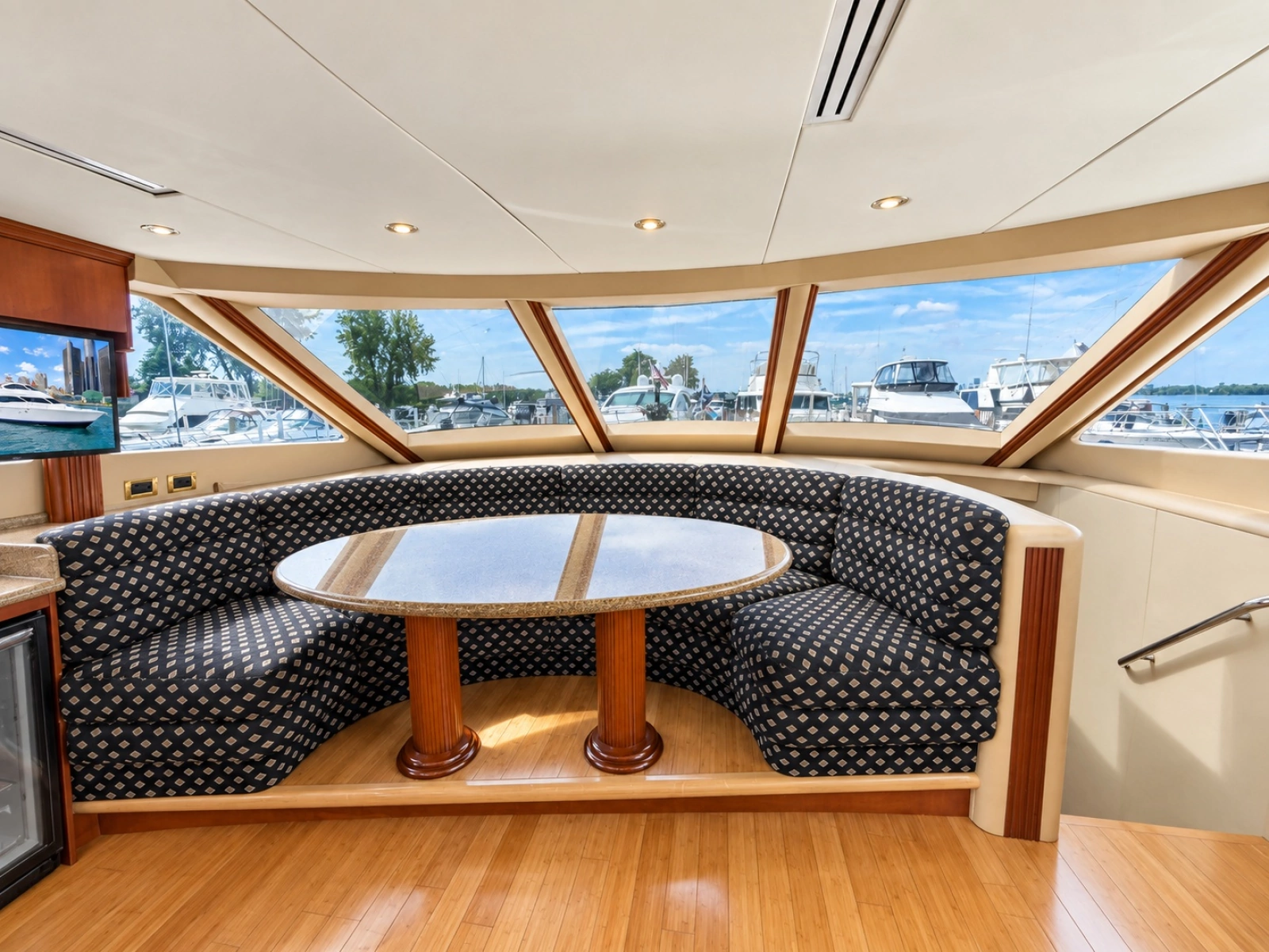 2002 Lazzara Yachts 80 Skylounge