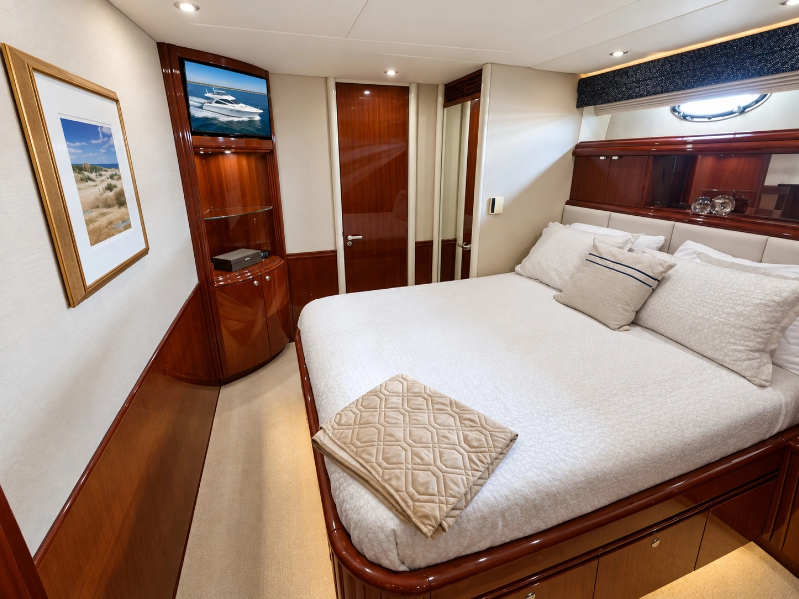 2002 Lazzara Yachts 80 Skylounge