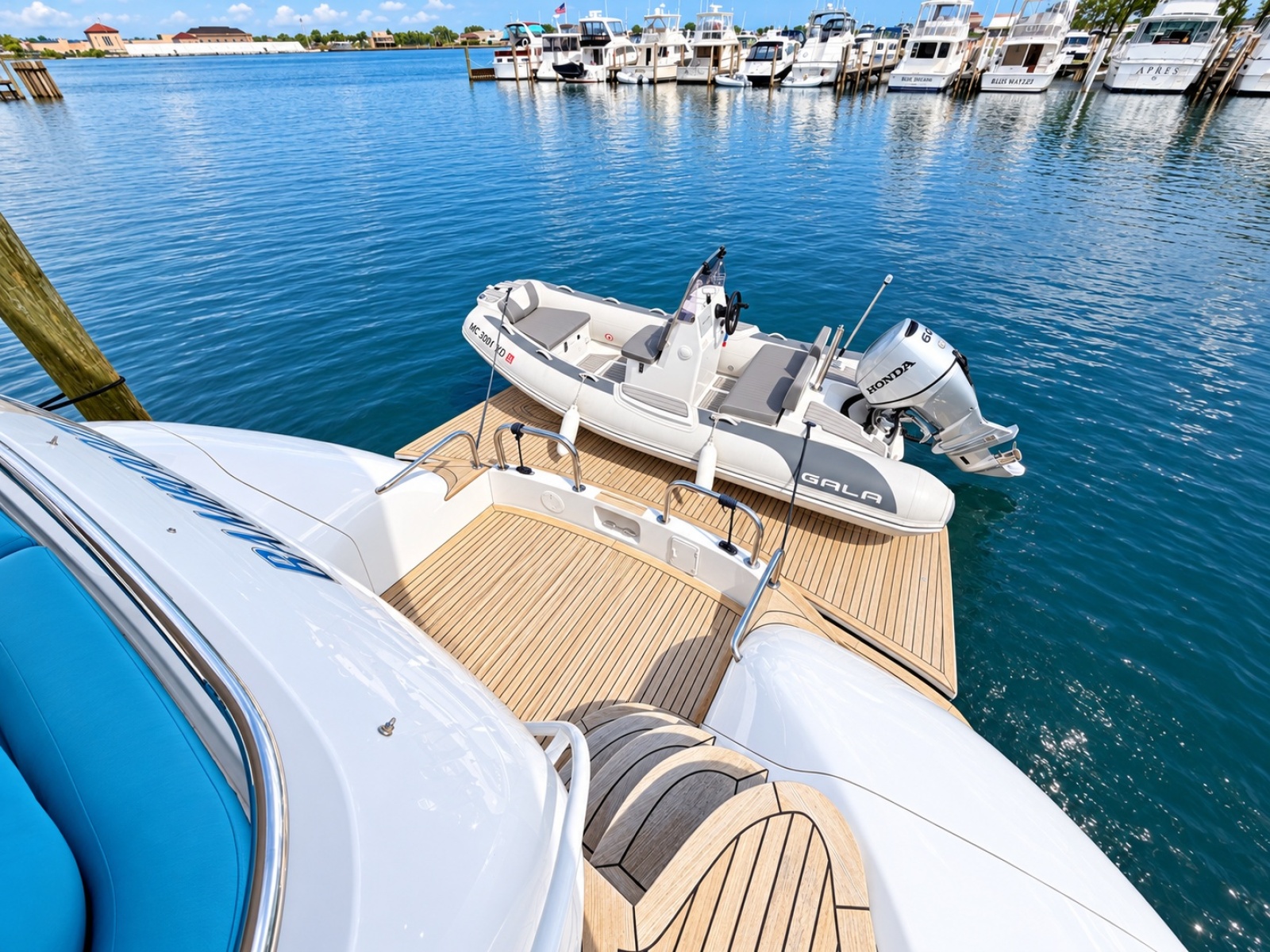 2002 Lazzara Yachts 80 Skylounge