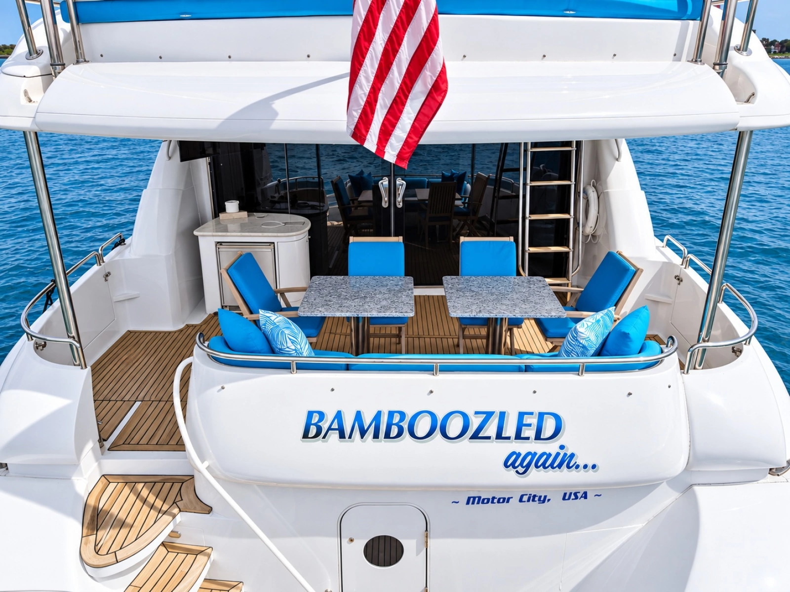 2002 Lazzara Yachts 80 Skylounge