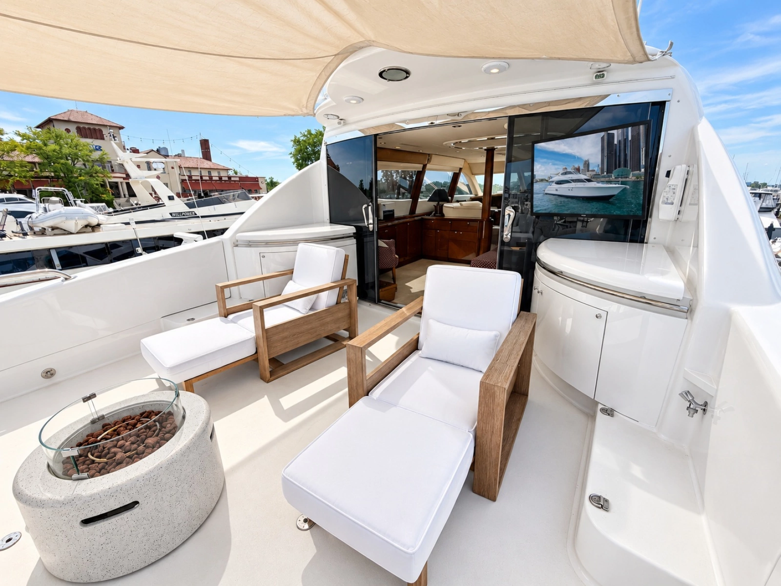 2002 Lazzara Yachts 80 Skylounge