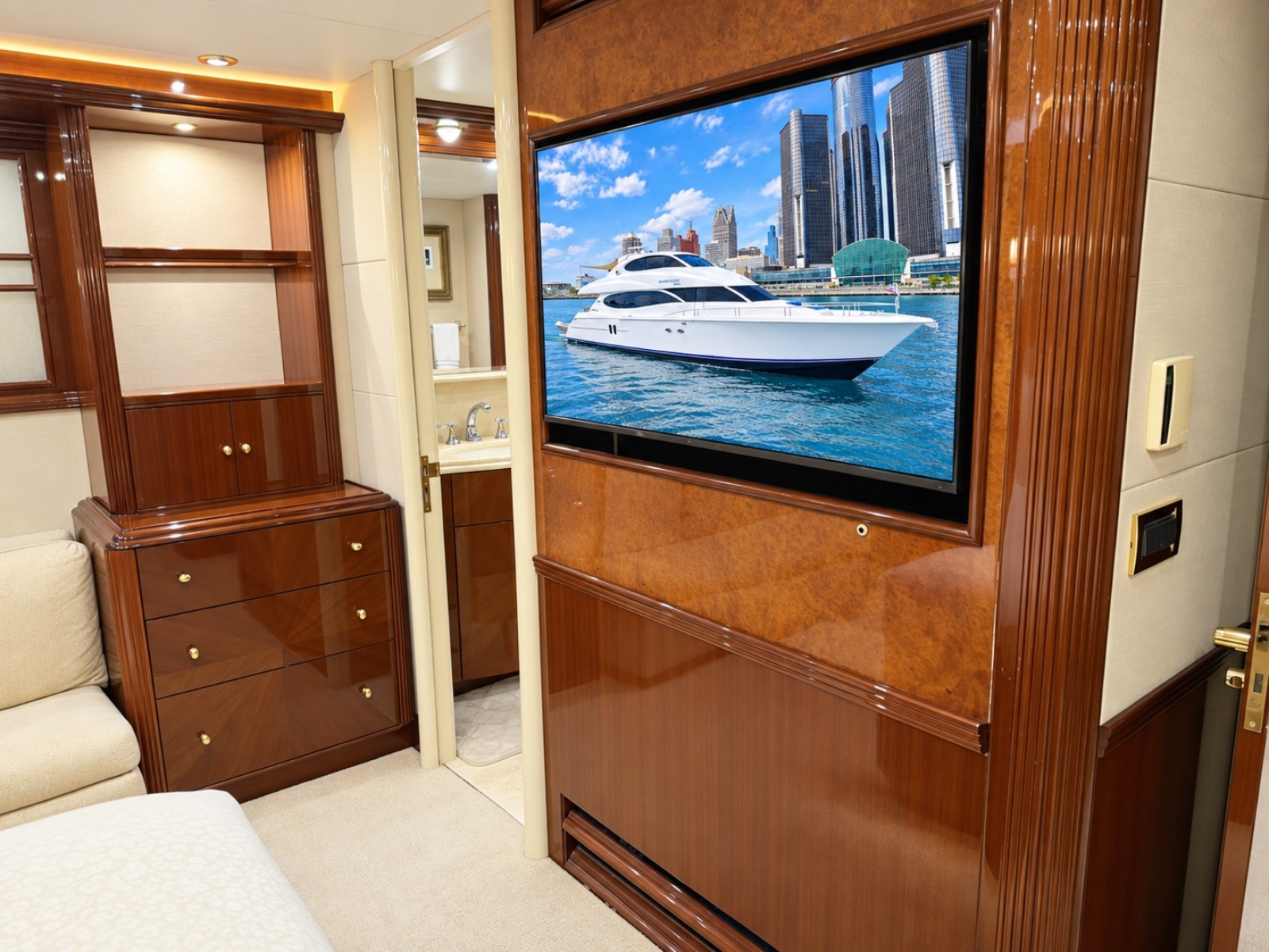 2002 Lazzara Yachts 80 Skylounge