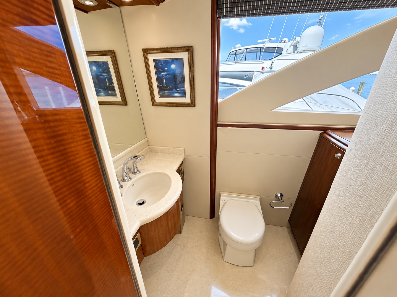 2002 Lazzara Yachts 80 Skylounge