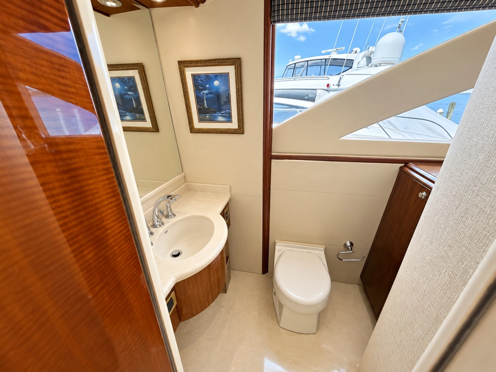 2002 Lazzara Yachts 80 Skylounge
