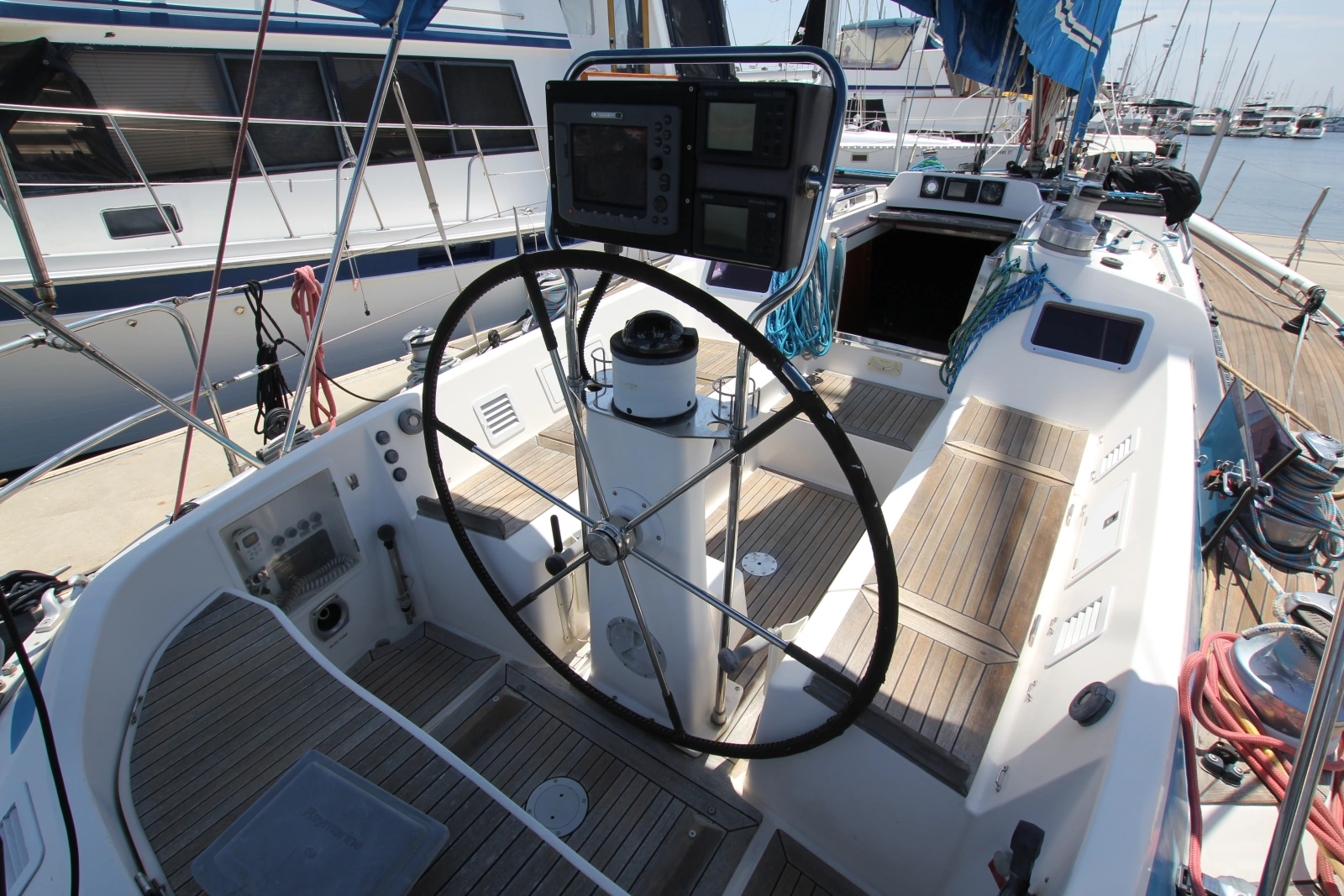 2000 Nautor Swan 