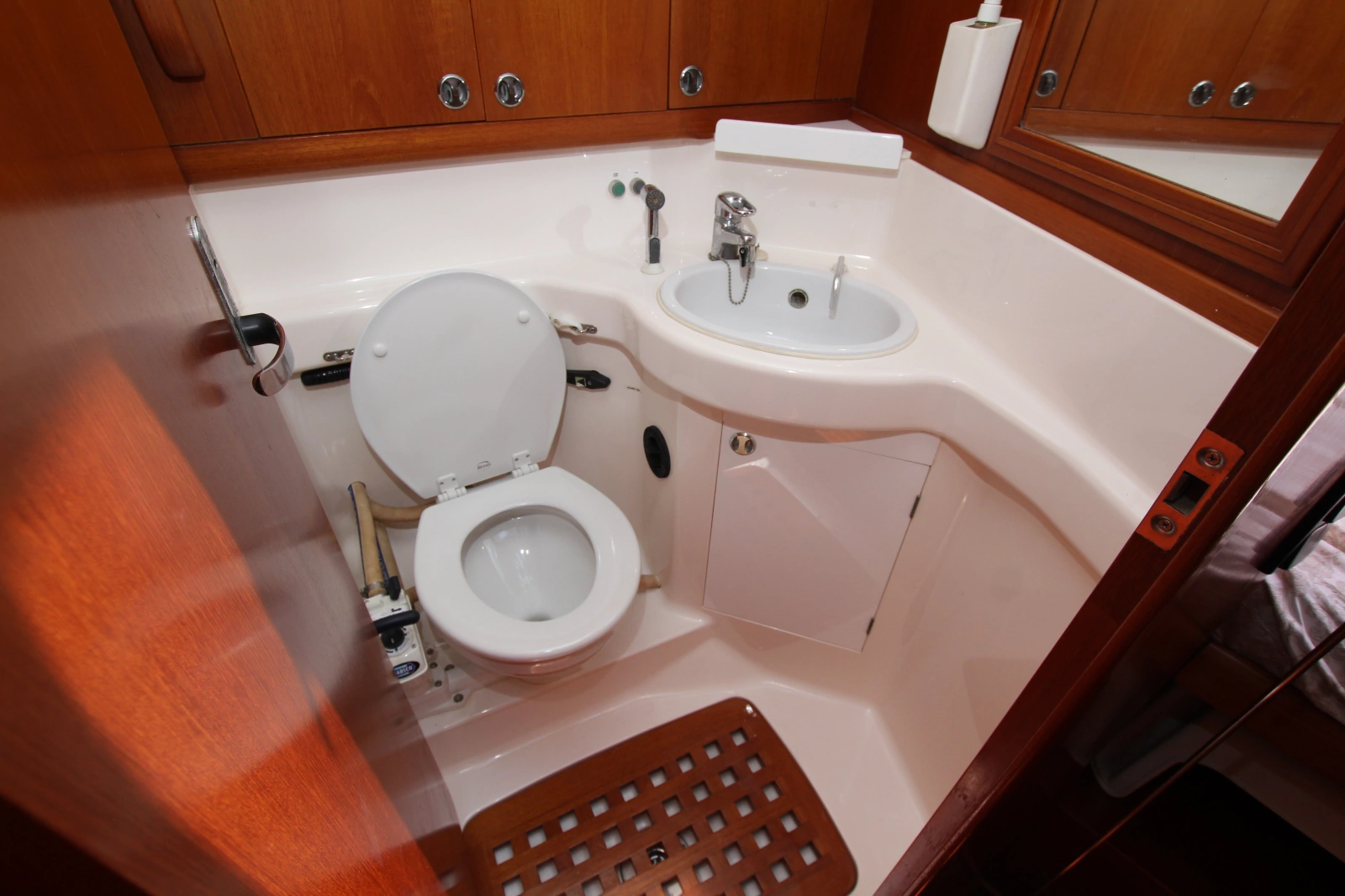 2000 Nautor Swan 