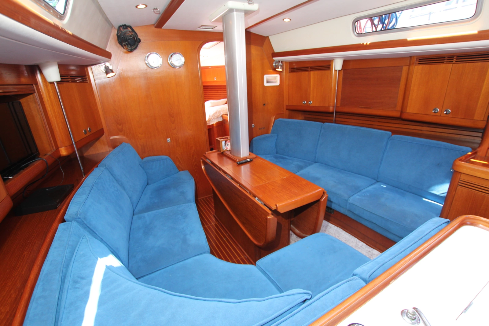 2000 Nautor Swan 