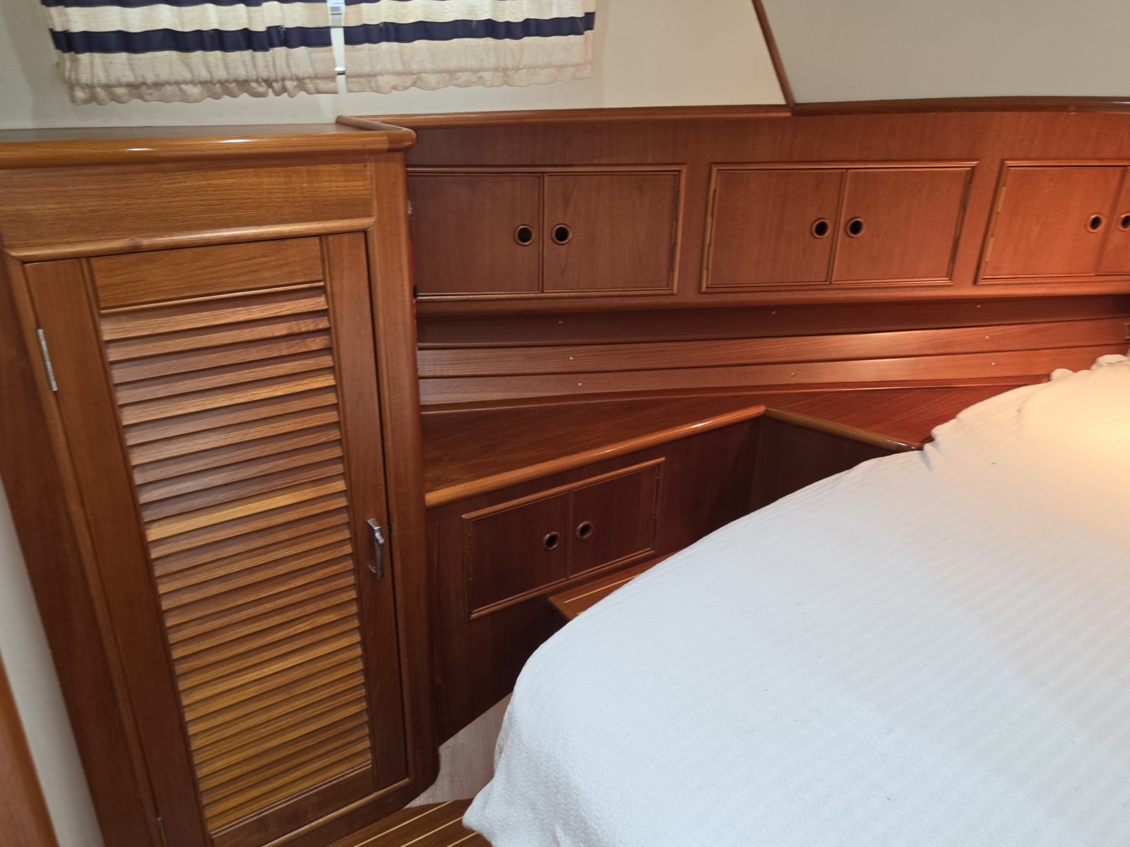 2001 Grand Banks Eastbay 43 HX SX