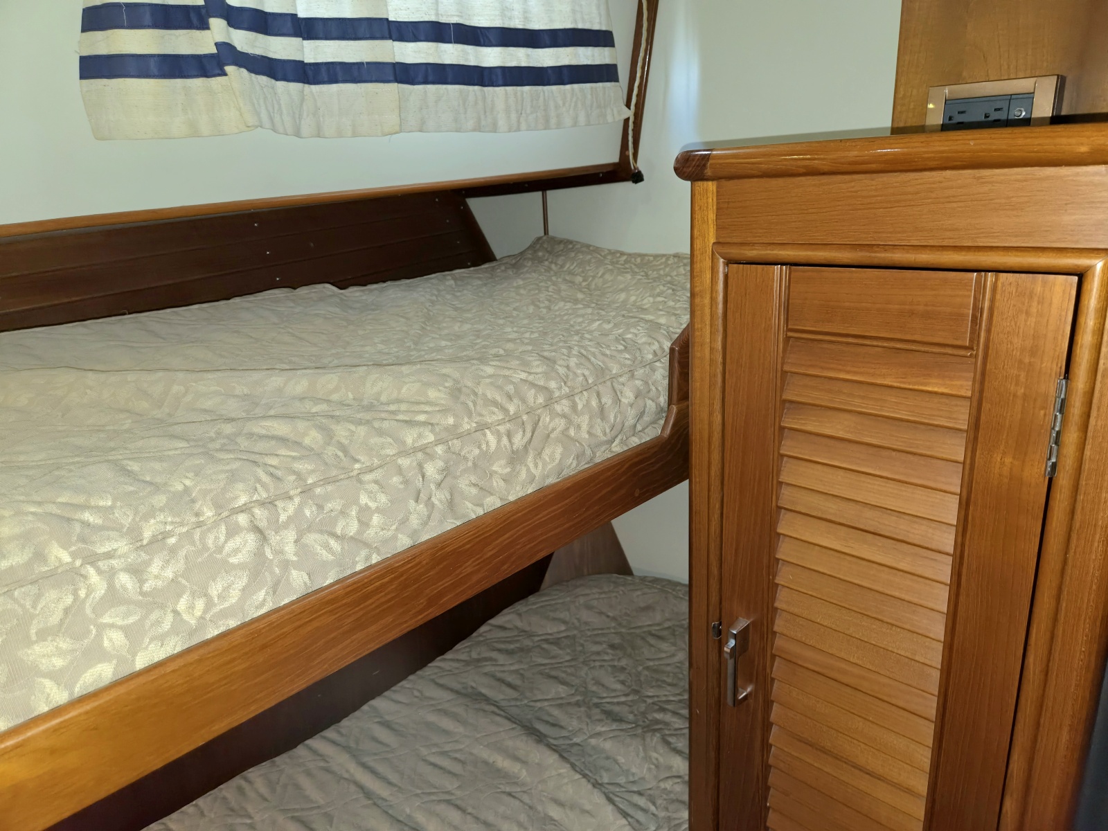 2001 Grand Banks Eastbay 43 HX SX