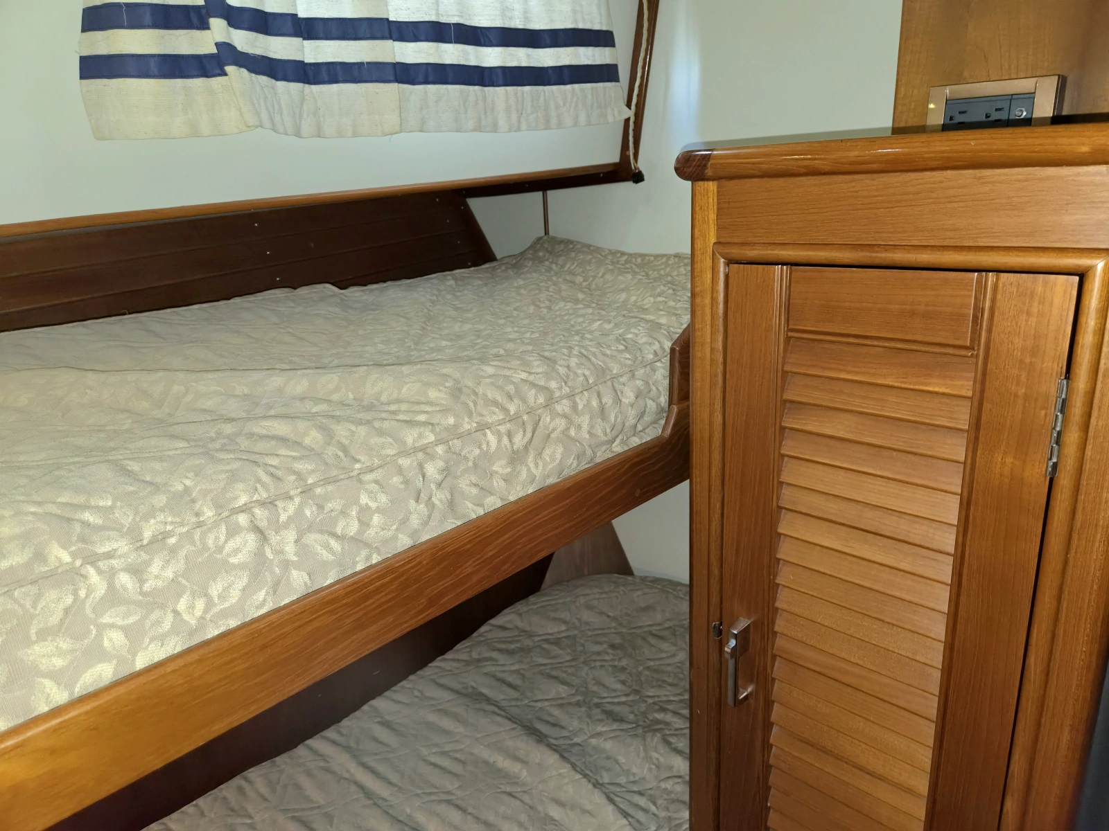 2001 Grand Banks Eastbay 43 HX SX