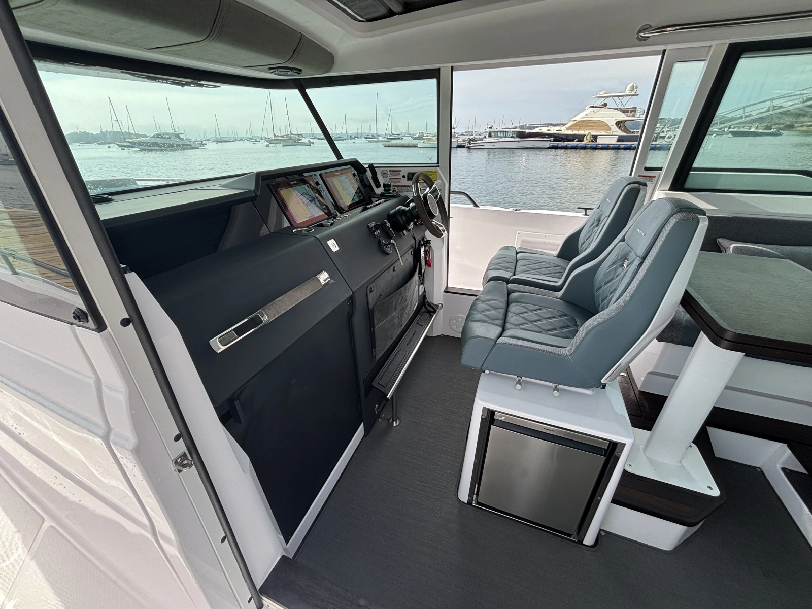 2024 Axopar 37XC Cross Cabin