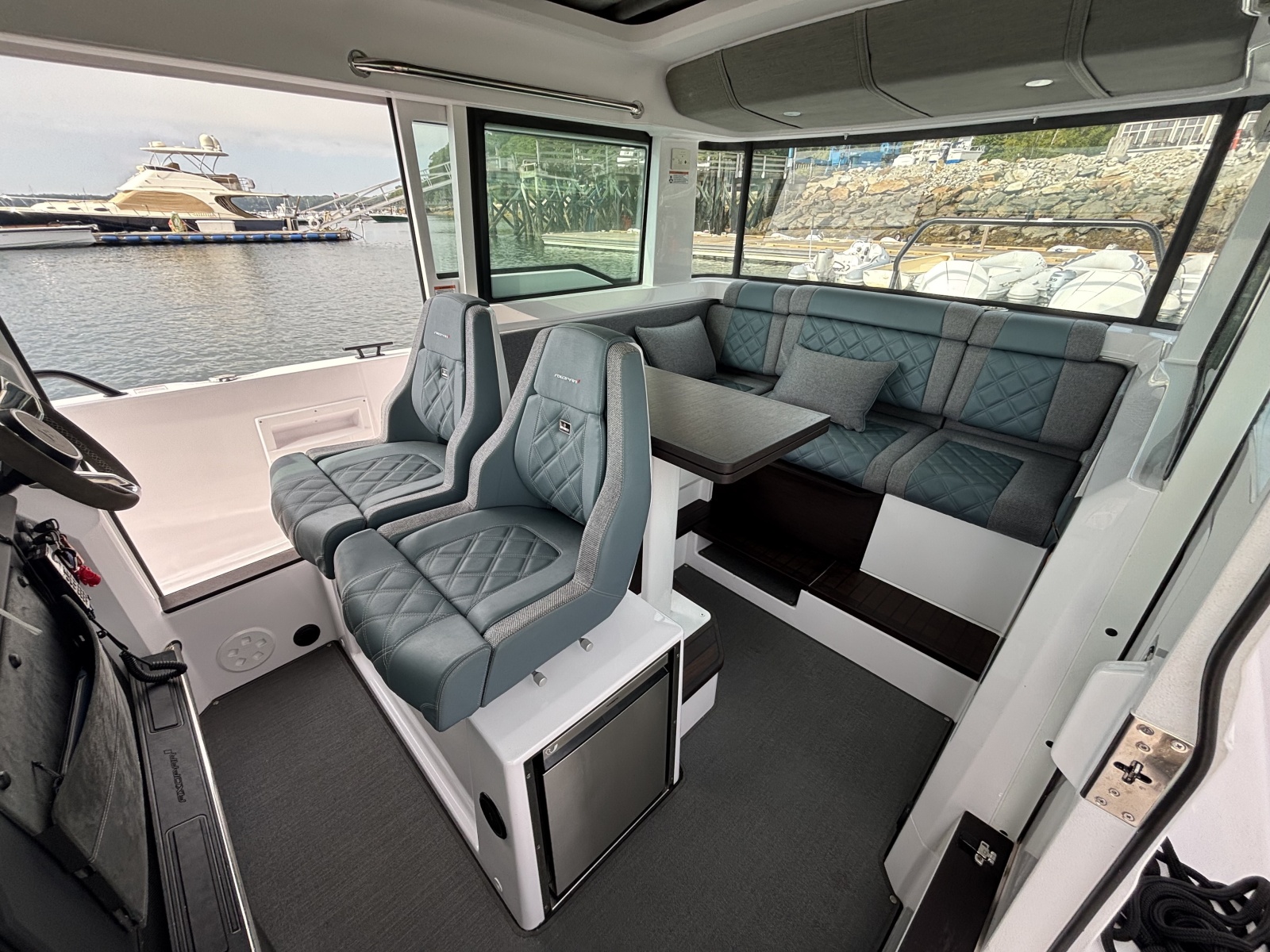 2024 Axopar 37XC Cross Cabin