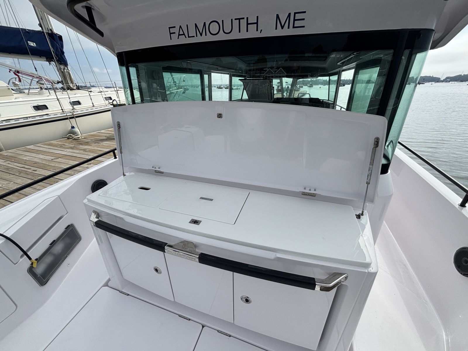 2024 Axopar 37XC Cross Cabin