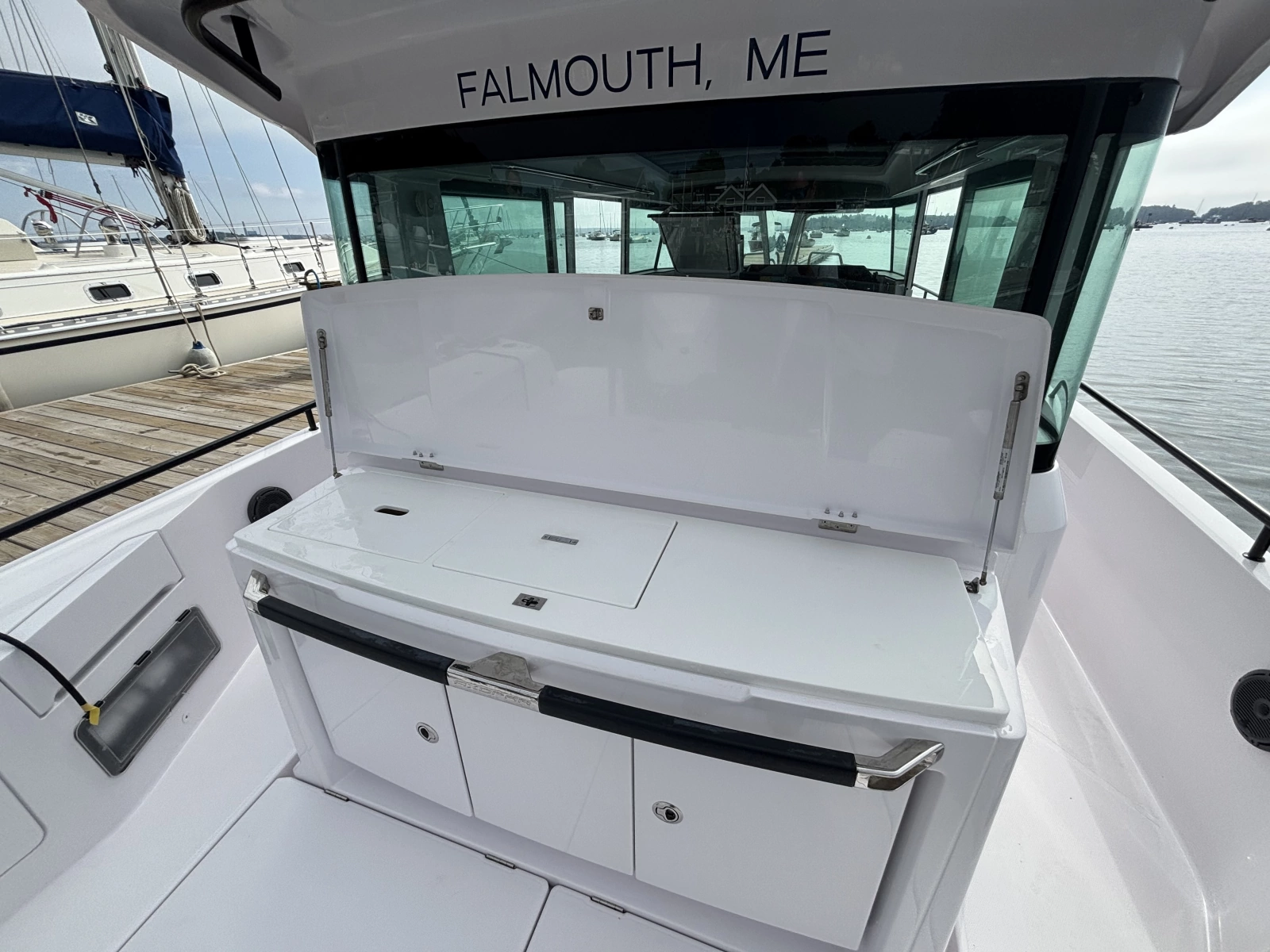 2024 Axopar 37XC Cross Cabin