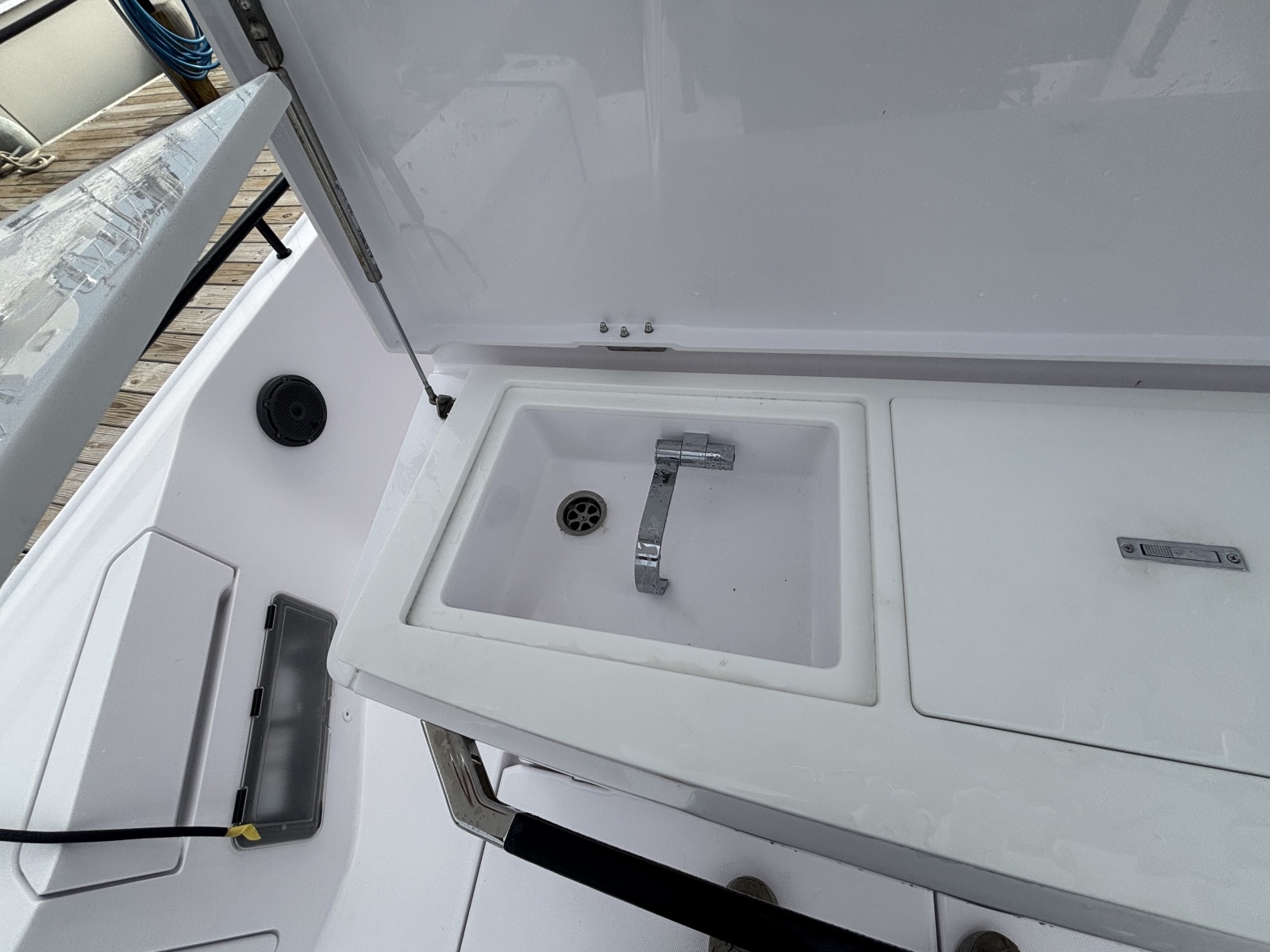 2024 Axopar 37XC Cross Cabin
