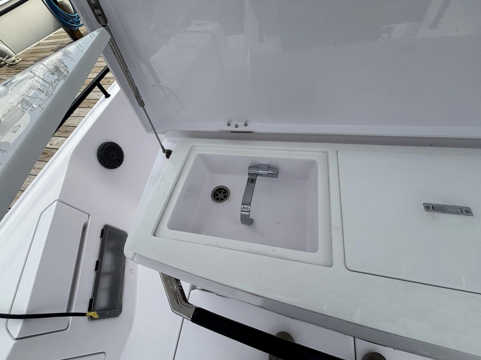 2024 Axopar 37XC Cross Cabin