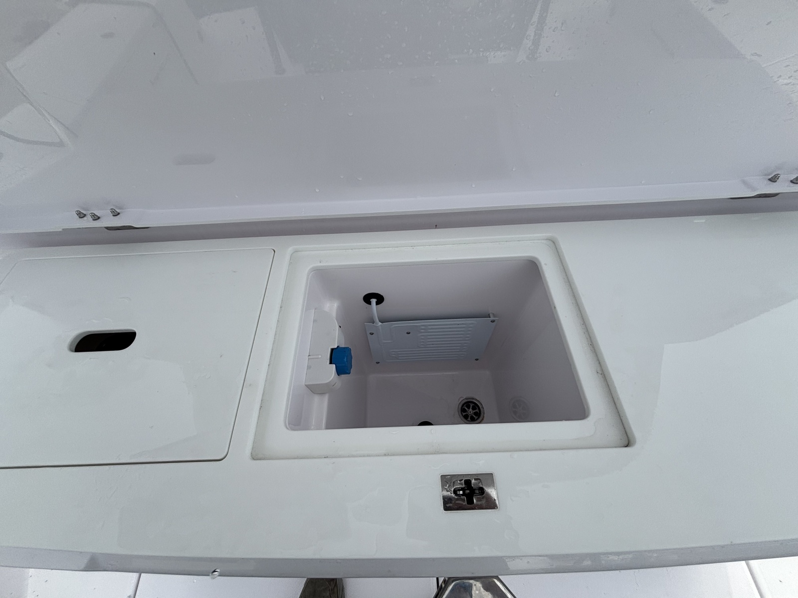 2024 Axopar 37XC Cross Cabin