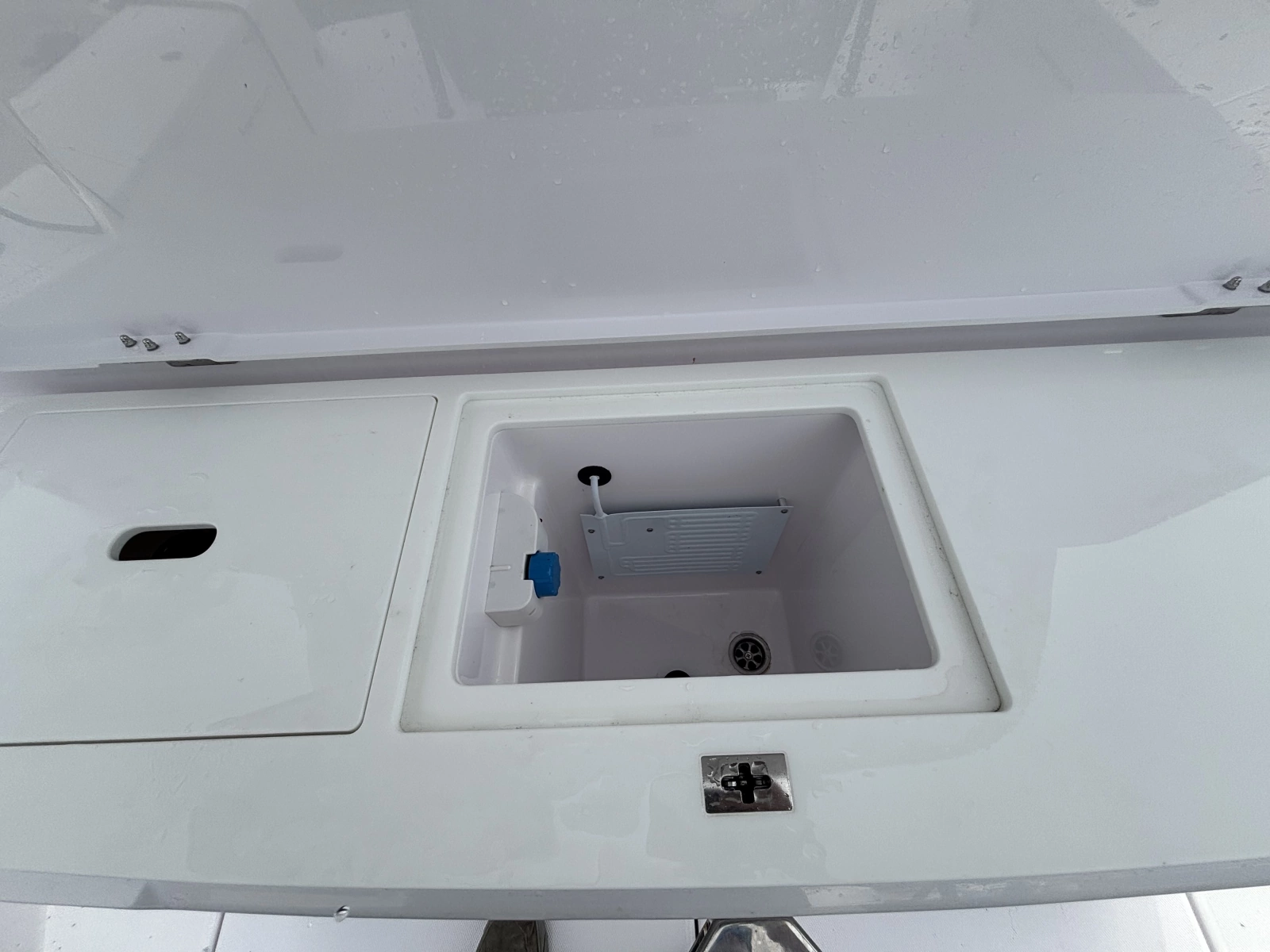 2024 Axopar 37XC Cross Cabin