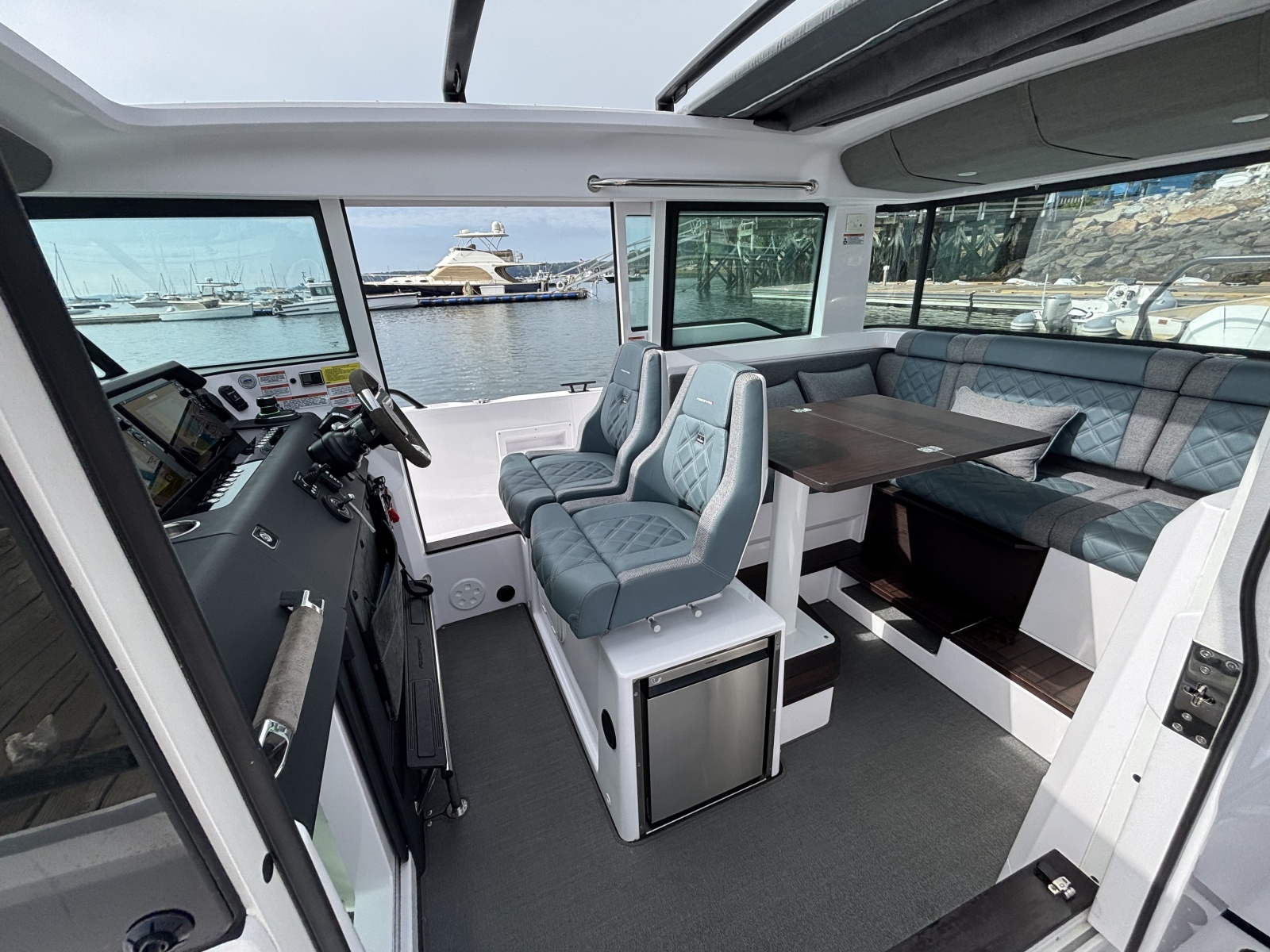 2024 Axopar 37XC Cross Cabin