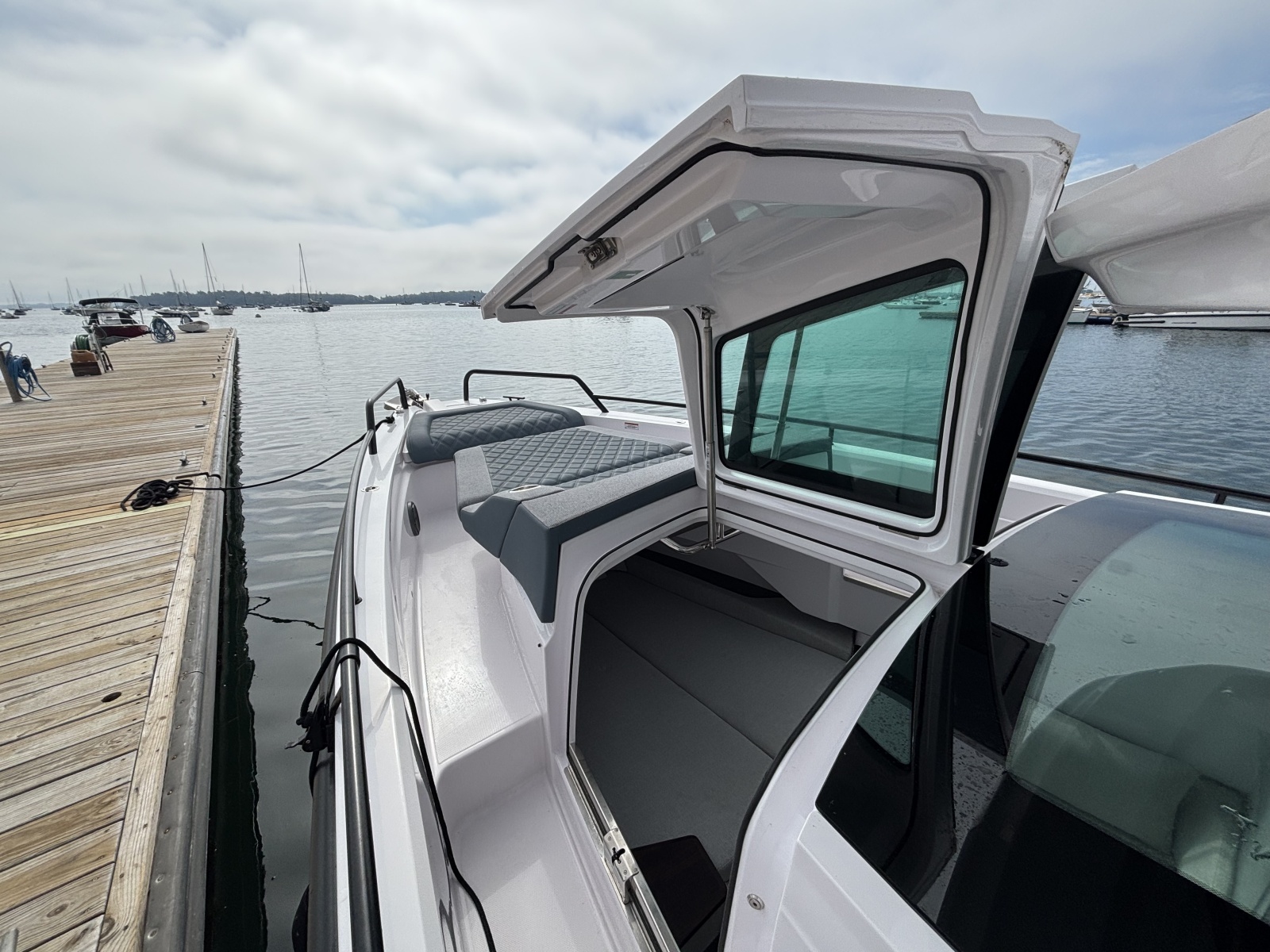 2024 Axopar 37XC Cross Cabin