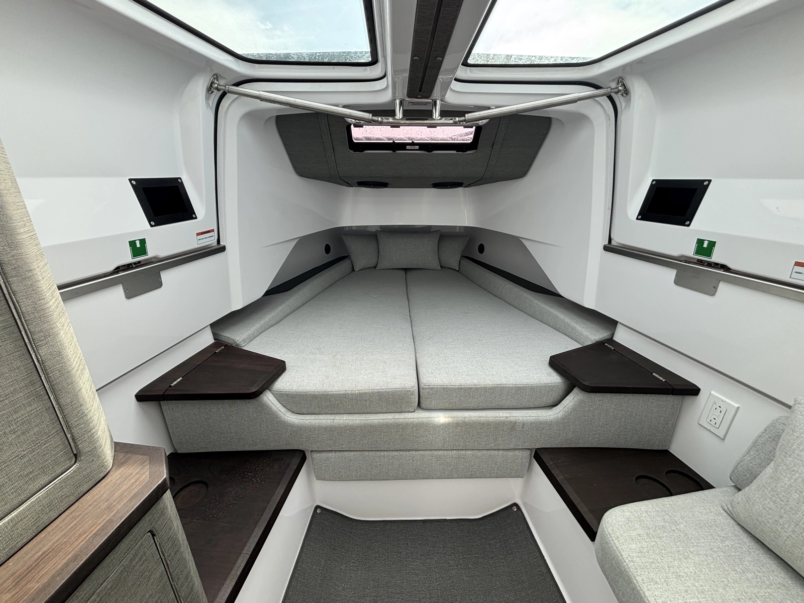 2024 Axopar 37XC Cross Cabin