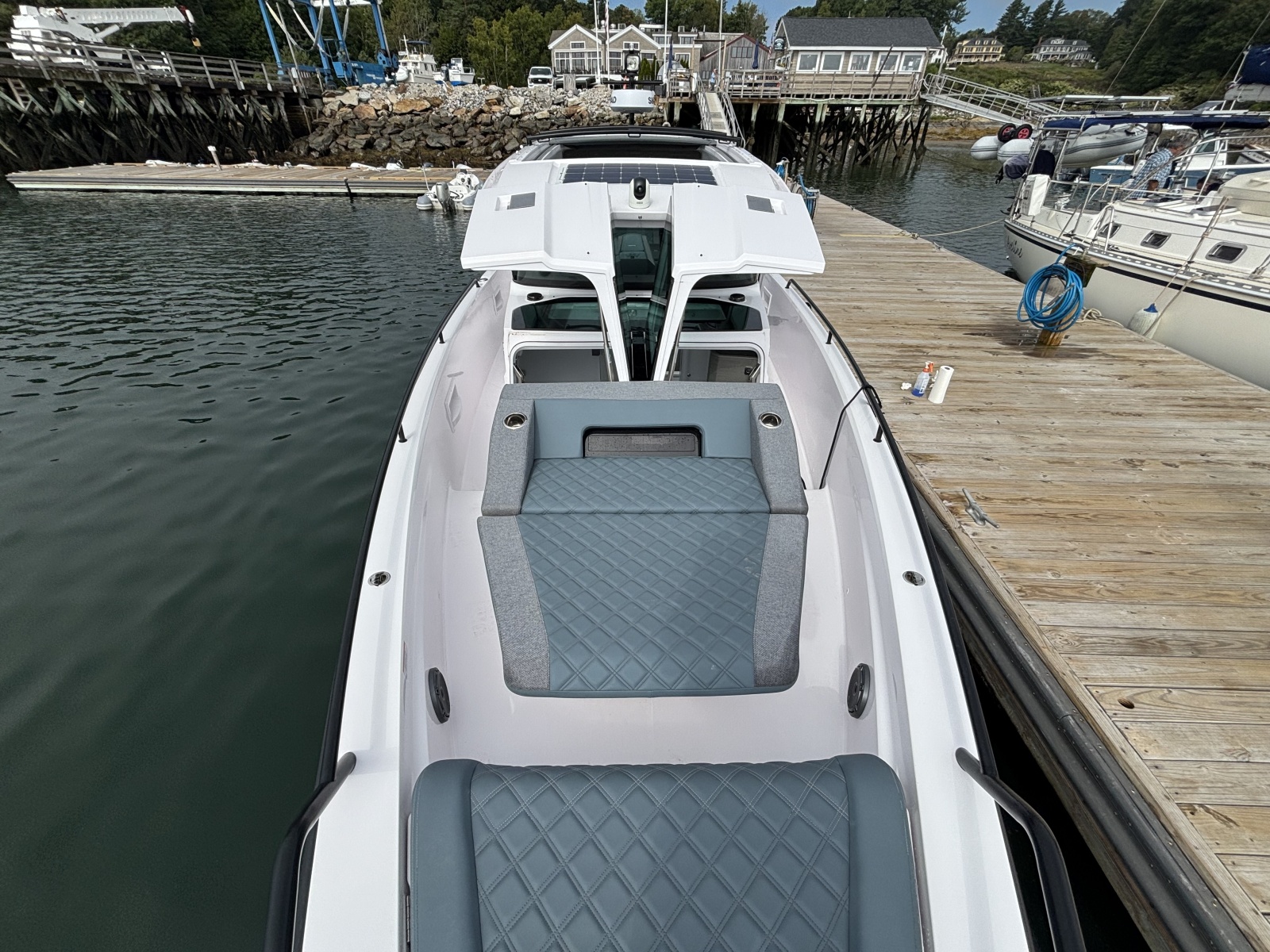 2024 Axopar 37XC Cross Cabin