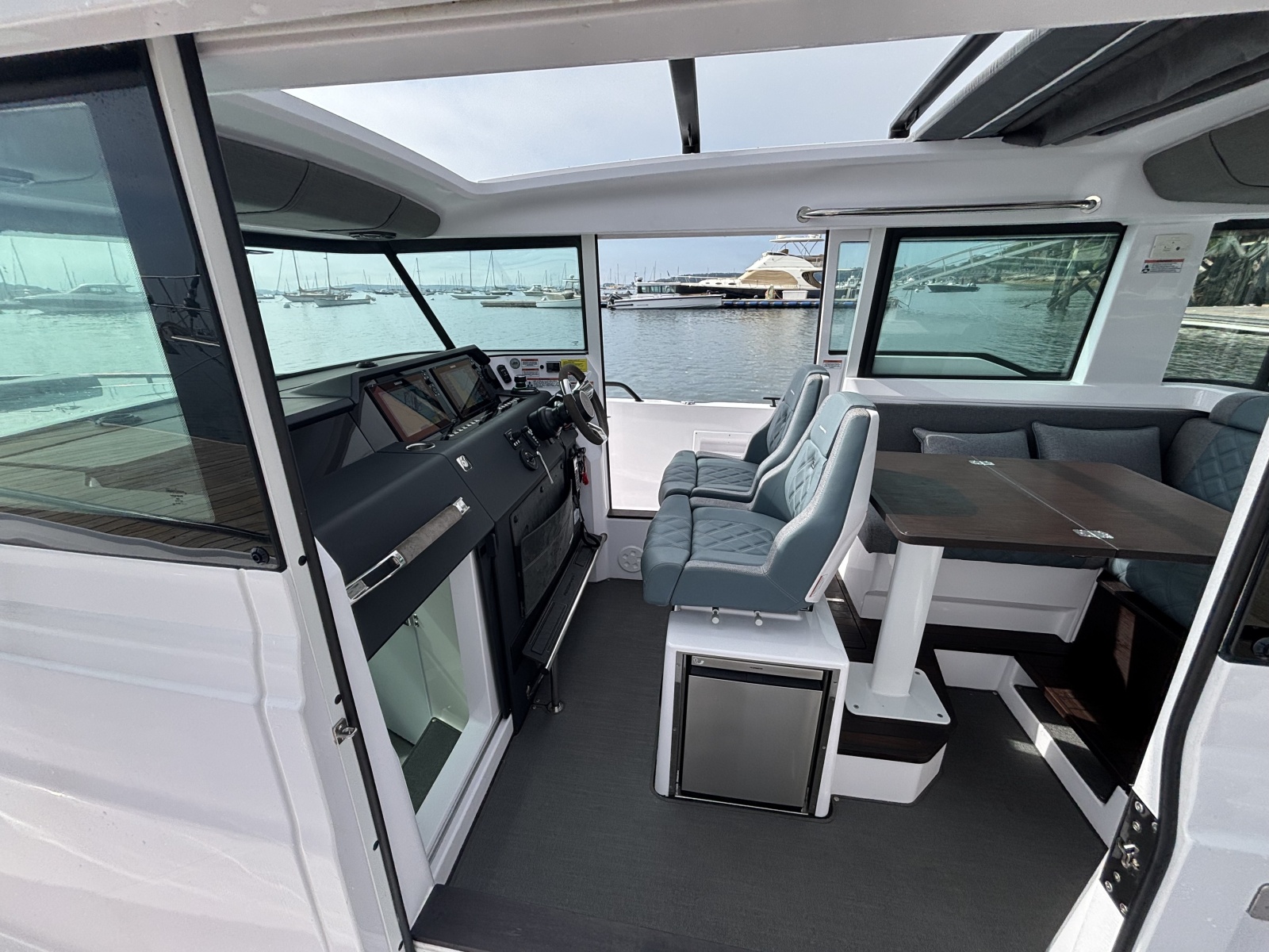 2024 Axopar 37XC Cross Cabin
