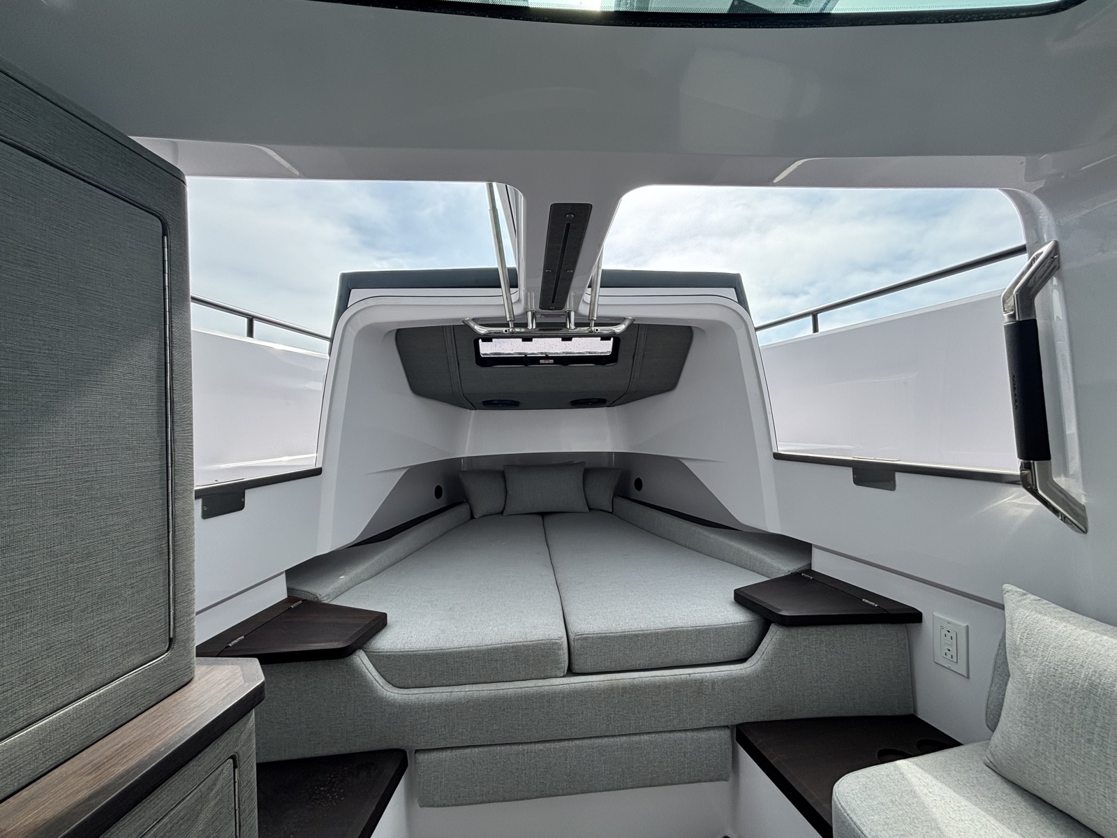 2024 Axopar 37XC Cross Cabin