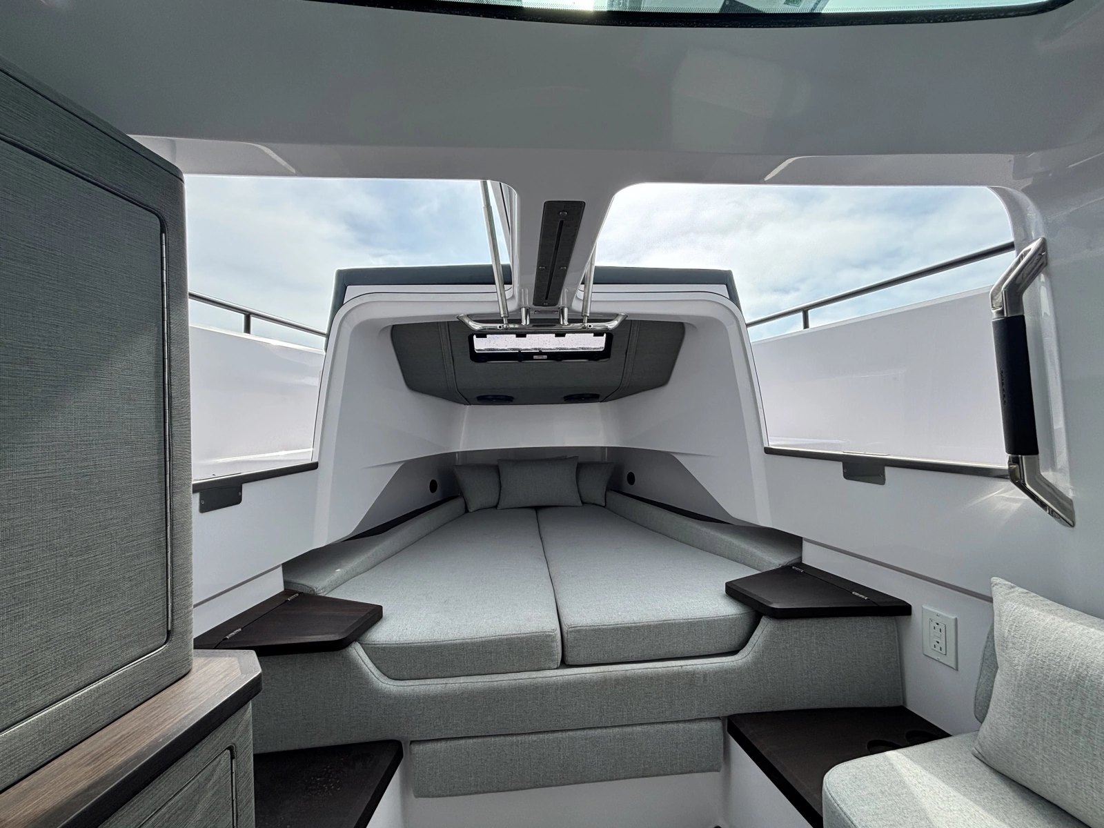 2024 Axopar 37XC Cross Cabin