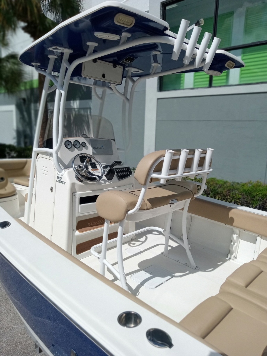 2019 NauticStar 2102 Legacy