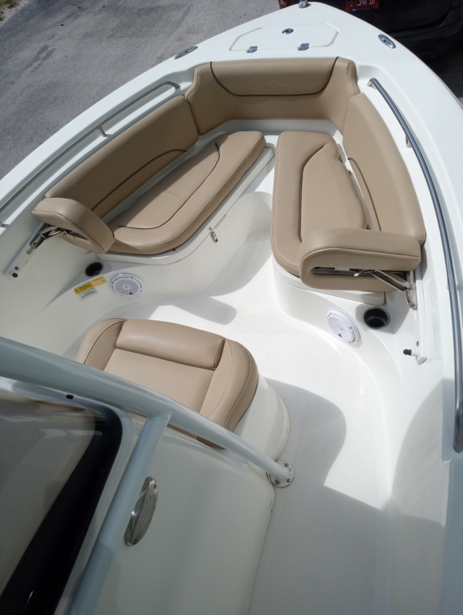 2019 NauticStar 2102 Legacy