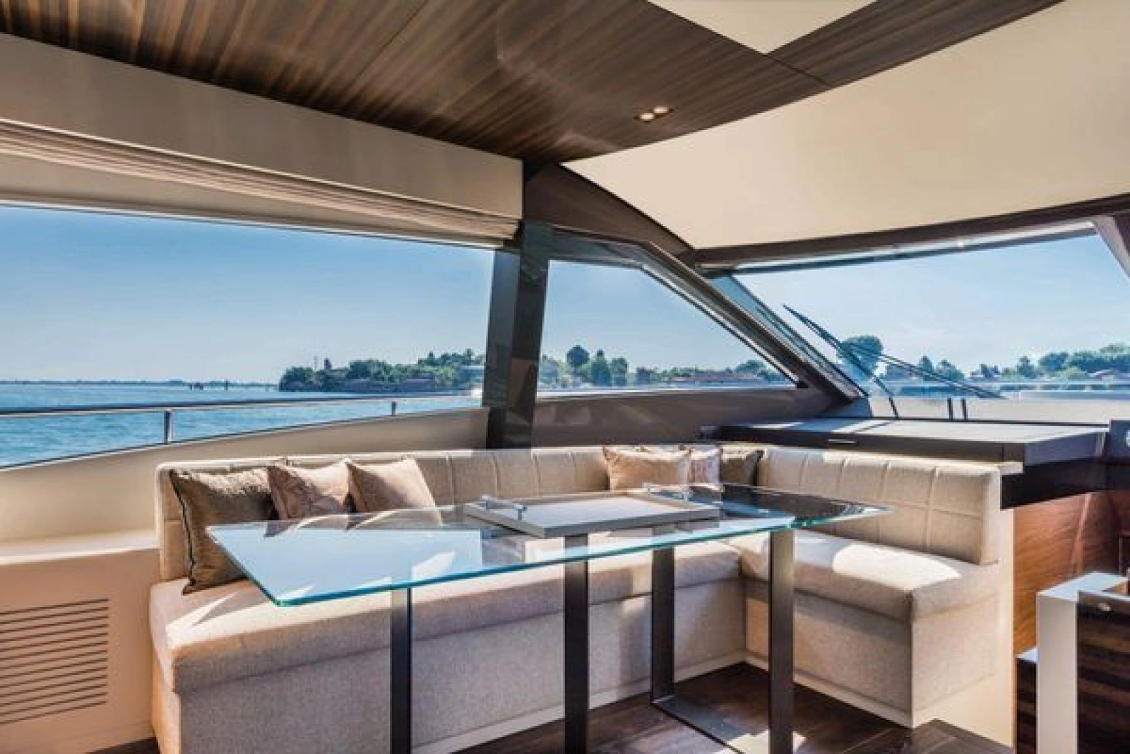 2026 Ferretti Yachts 670