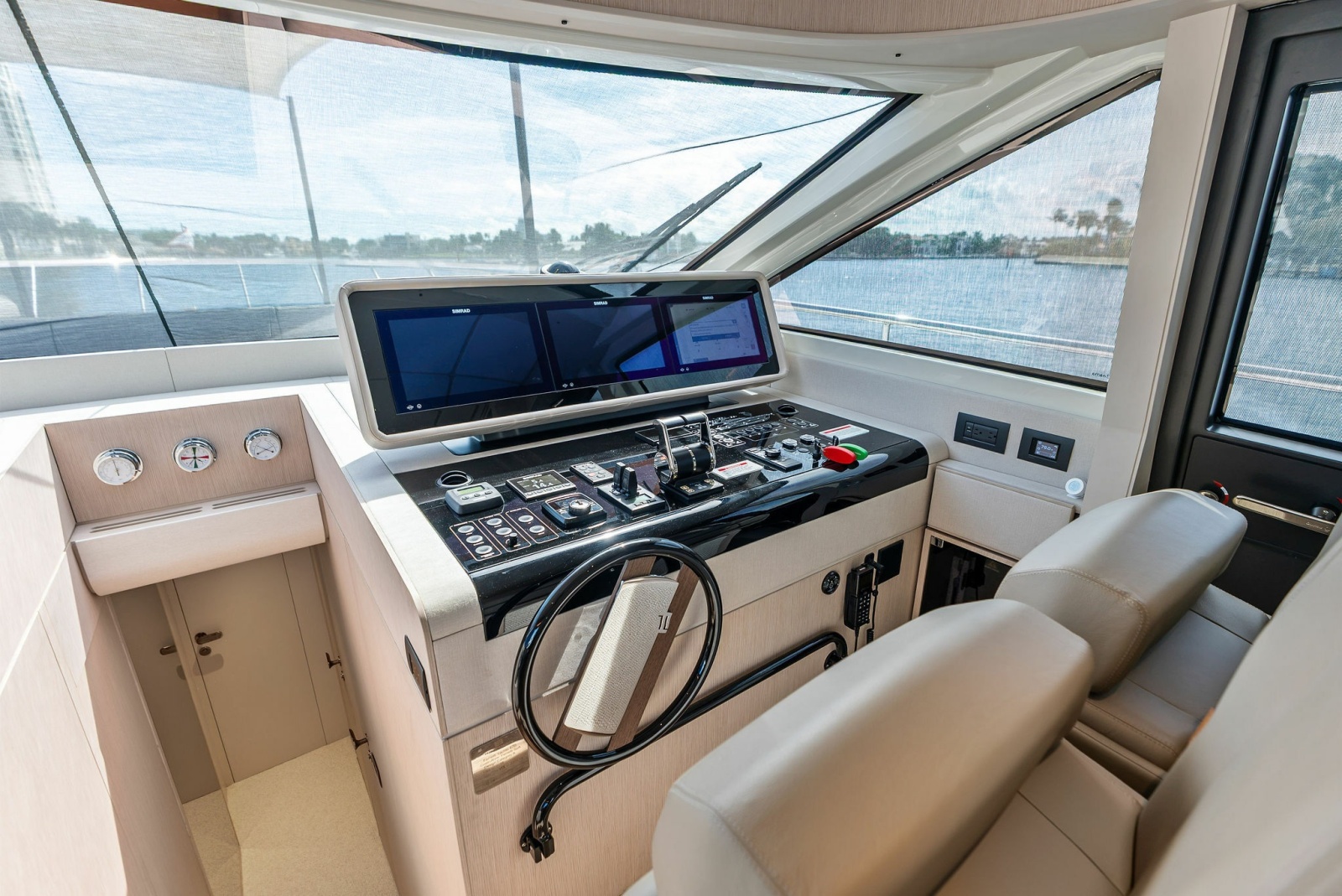 2026 Ferretti Yachts 670