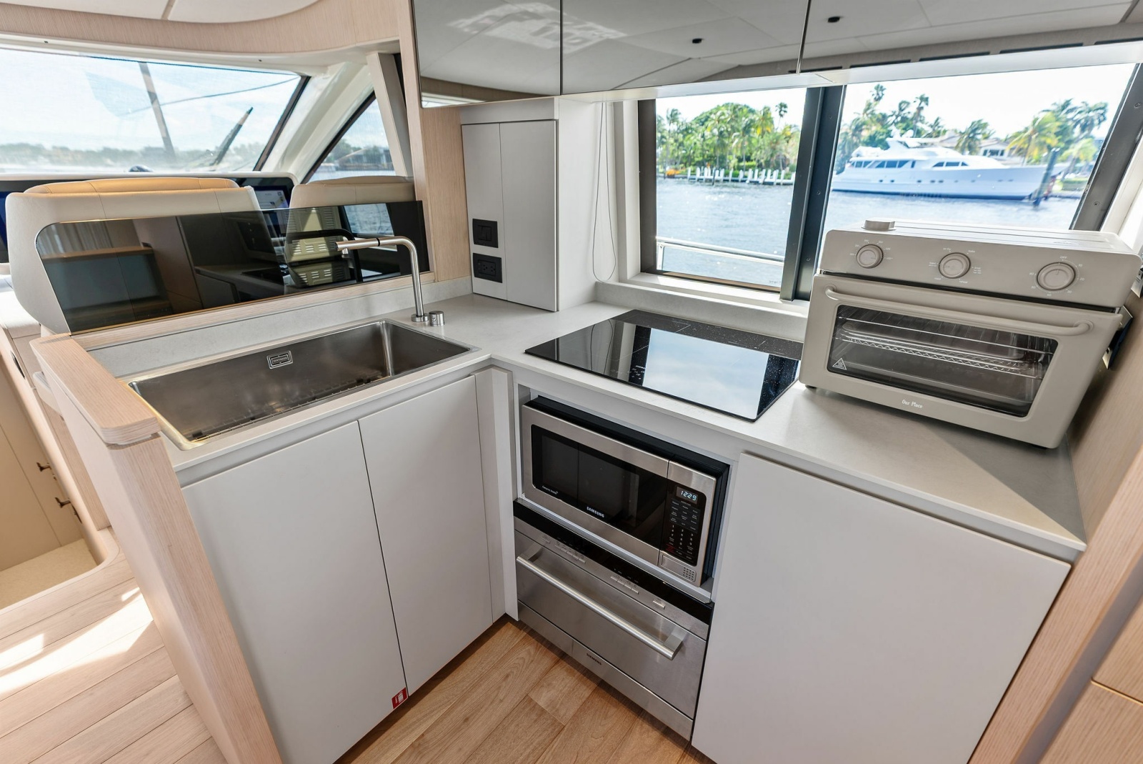 2026 Ferretti Yachts 670