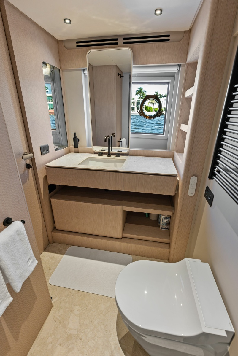 2026 Ferretti Yachts 670